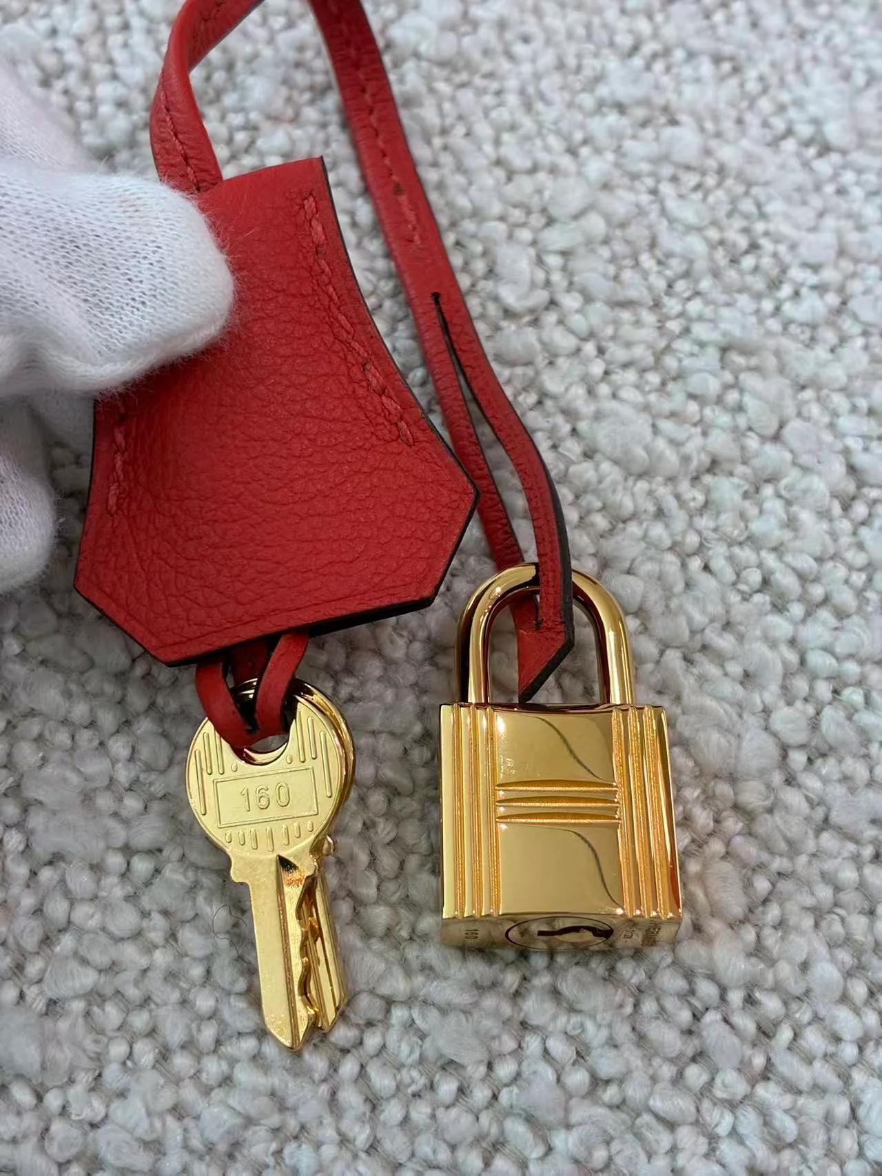 Very Good ( Rank A) HERMÈS Kelly 28 Verso Rouge H (55) Capucine (9T) Evercolor Gold hardware C (2018) - 28