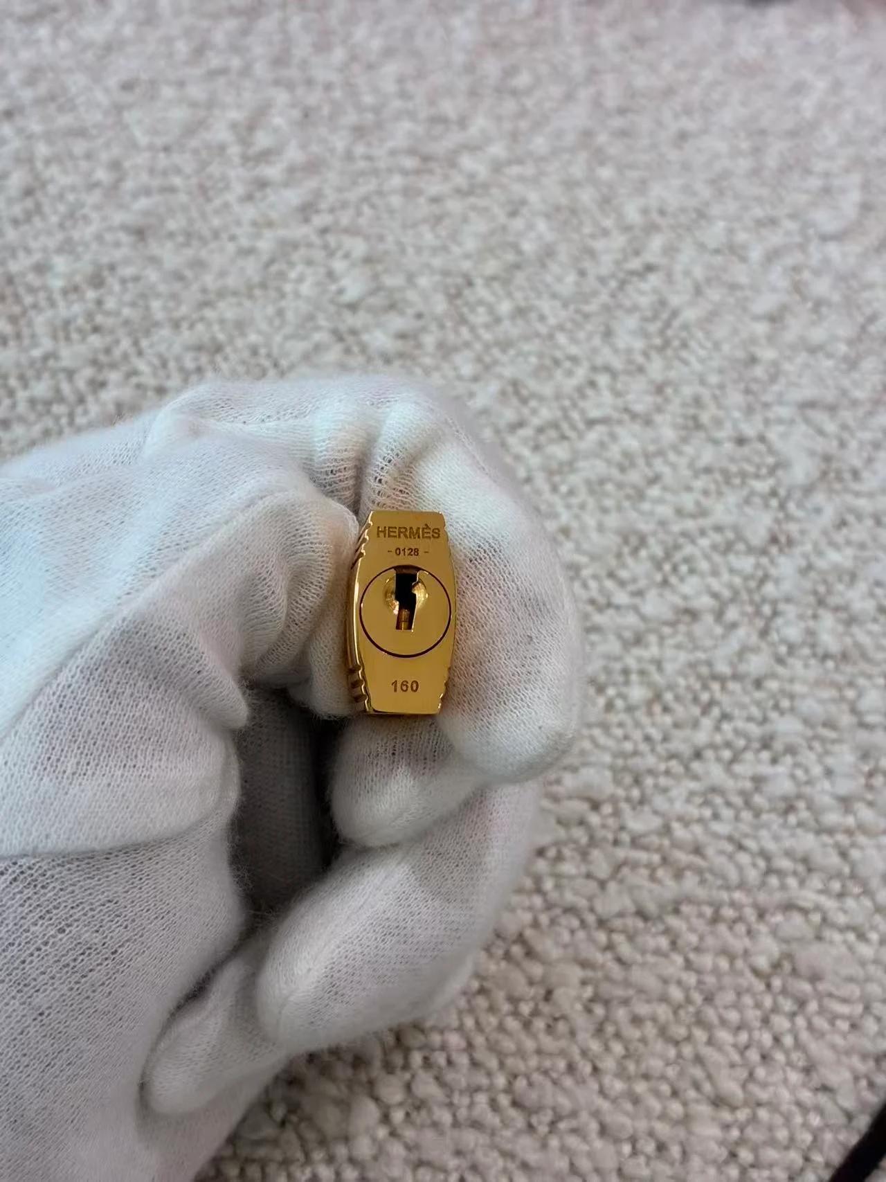 Very Good ( Rank A) HERMÈS Kelly 28 Verso Rouge H (55) Capucine (9T) Evercolor Gold hardware C (2018) - 31