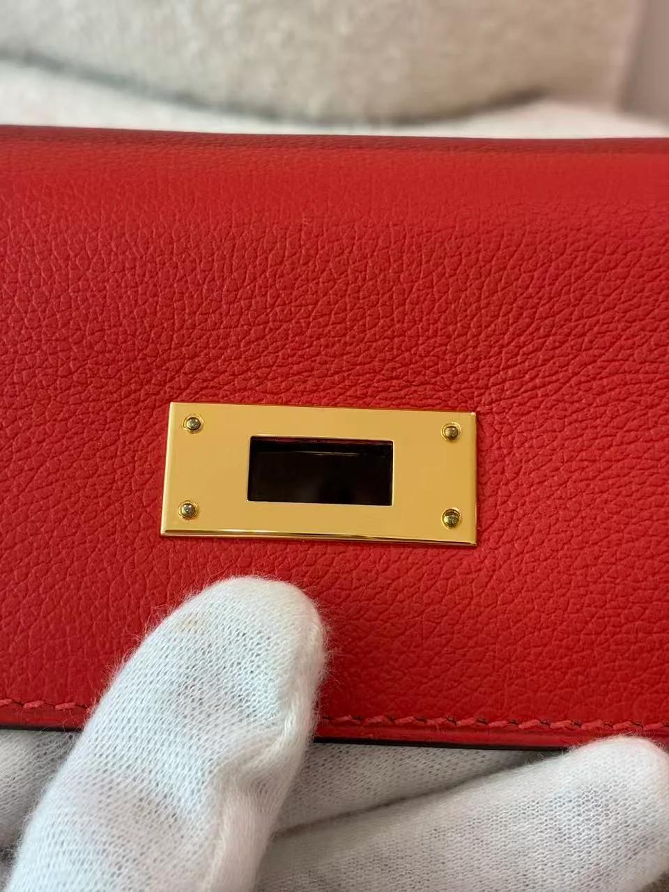 Very Good ( Rank A) HERMÈS Kelly 28 Verso Rouge H (55) Capucine (9T) Evercolor Gold hardware C (2018) - 23