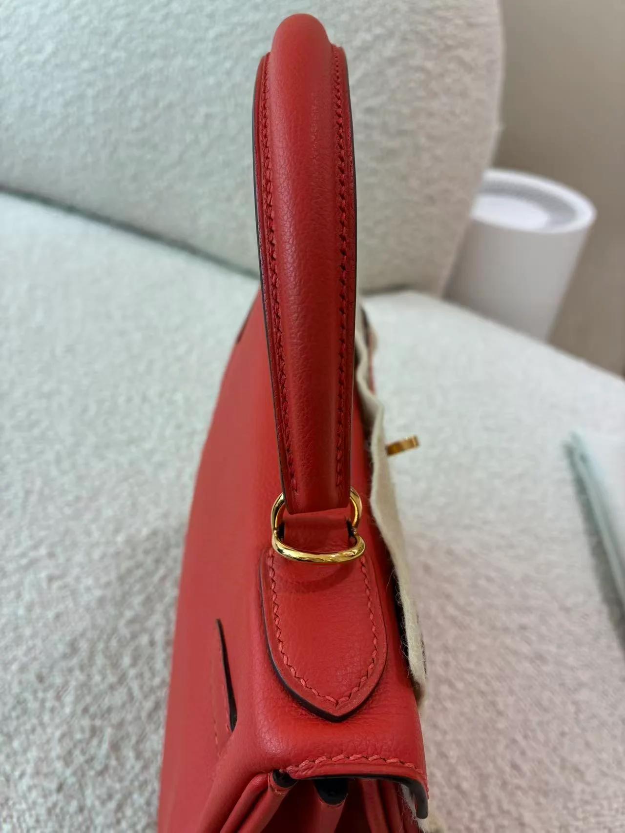 Very Good ( Rank A) HERMÈS Kelly 28 Verso Rouge H (55) Capucine (9T) Evercolor Gold hardware C (2018) - 11