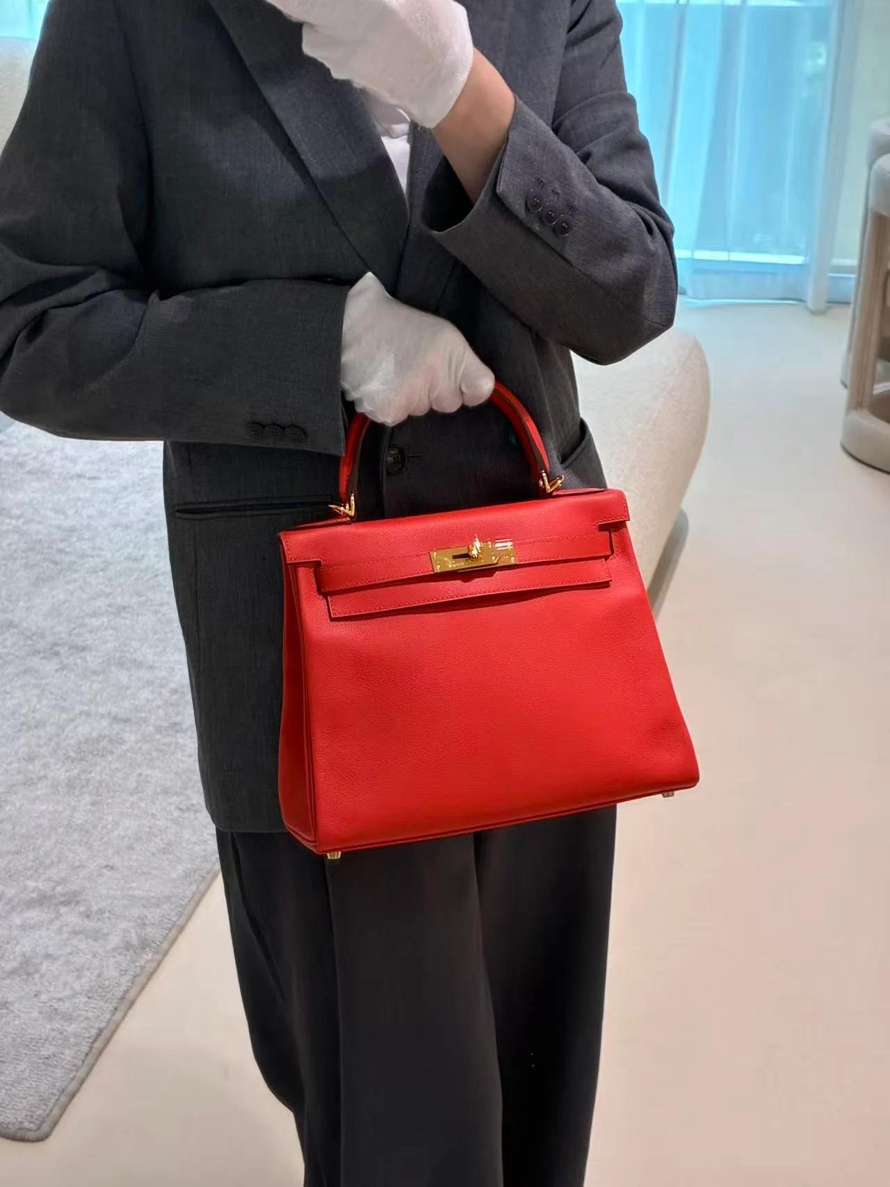 Very Good ( Rank A) HERMÈS Kelly 28 Verso Rouge H (55) Capucine (9T) Evercolor Gold hardware C (2018) - 4