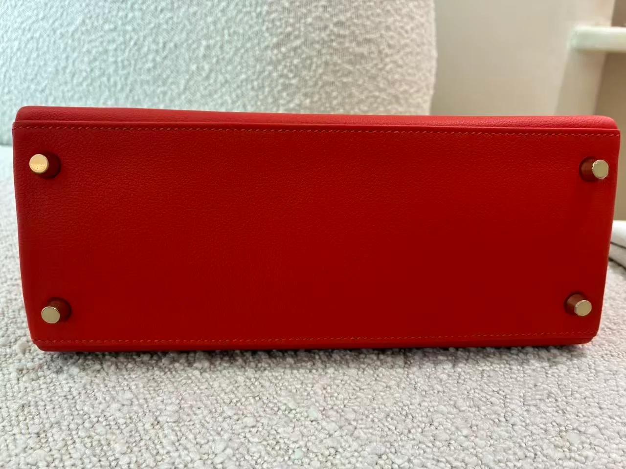 Very Good ( Rank A) HERMÈS Kelly 28 Verso Rouge H (55) Capucine (9T) Evercolor Gold hardware C (2018) - 13