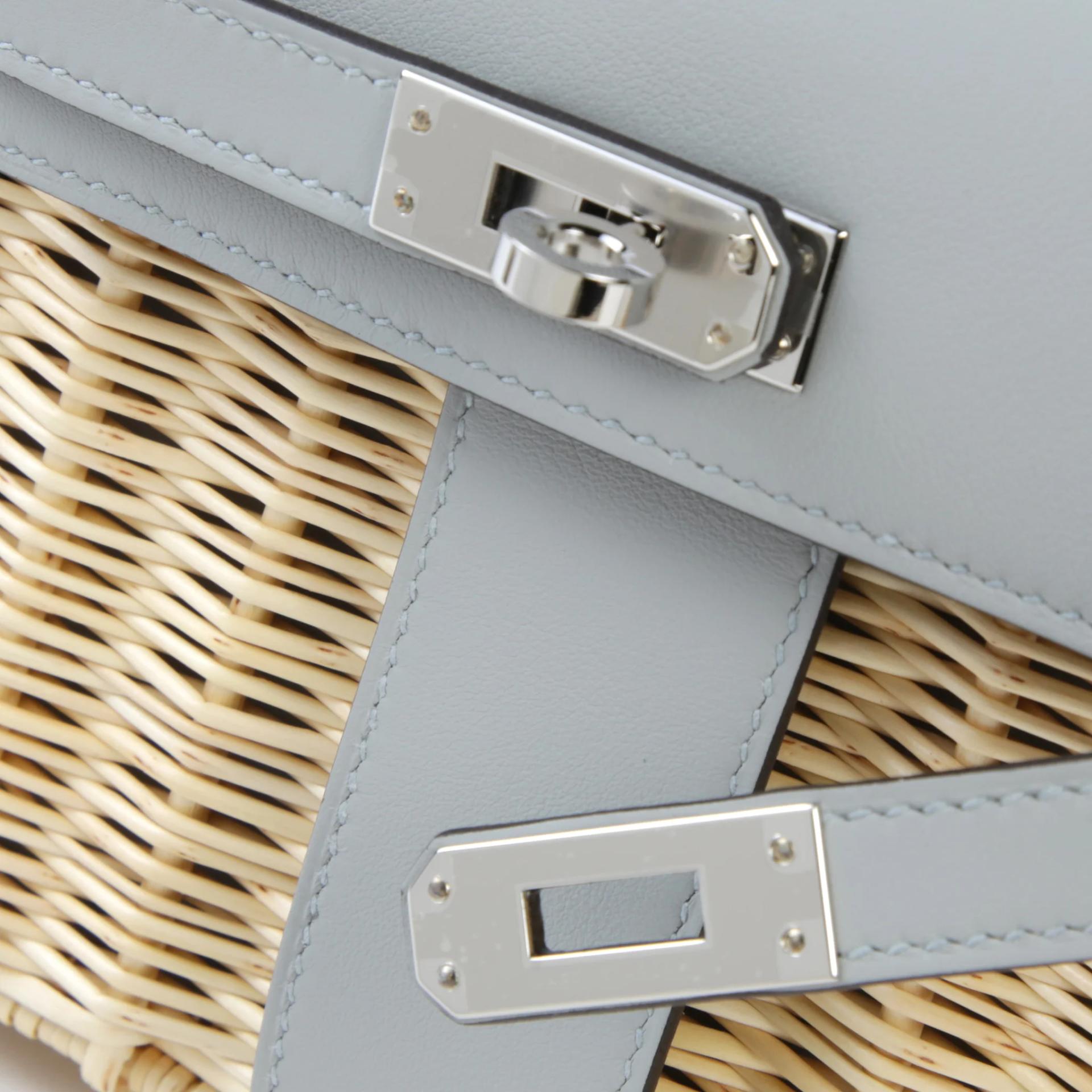 全新 HERMÈS 愛馬仕 限量收藏款 Kelly Picnic Mini 8U 冰川藍 Bleu Glacier 柳條 Swift牛皮 銀扣 K刻 2025年 - 8