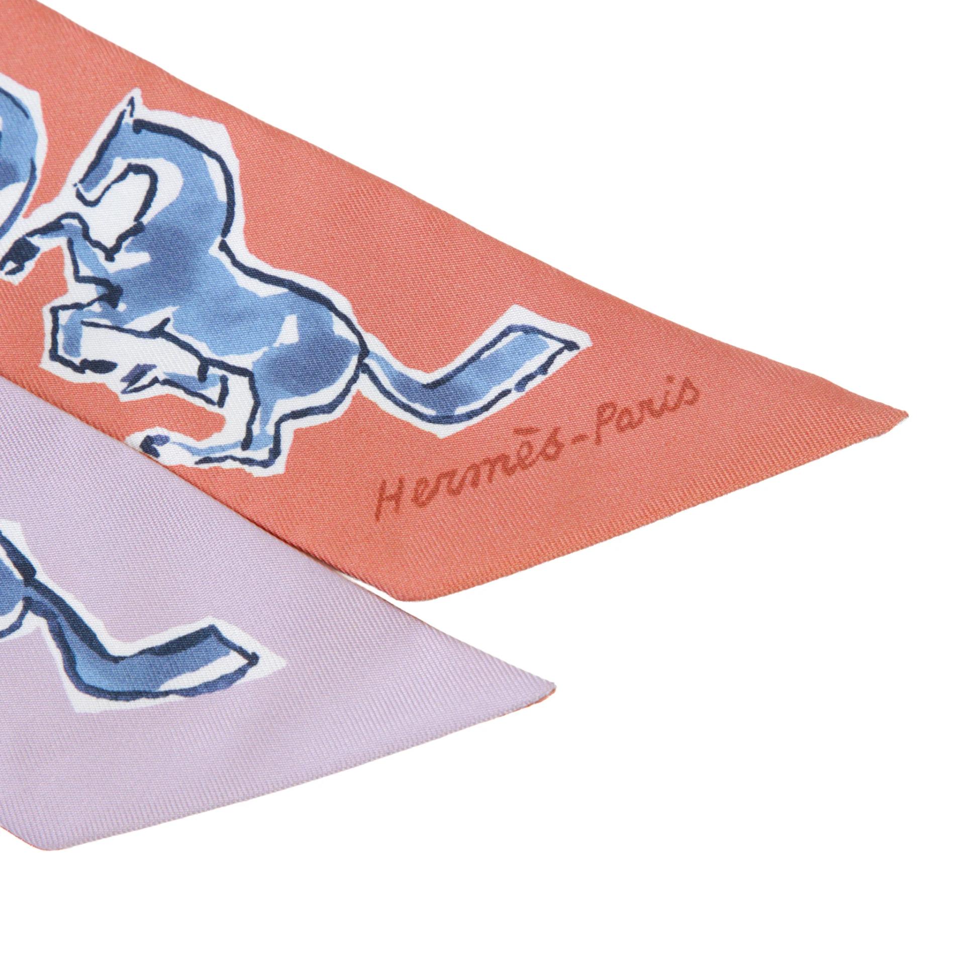 Unused ( Rank NS ) HERMÈS Twilly Chevaux en Liberte Pink Blue Silk - 3