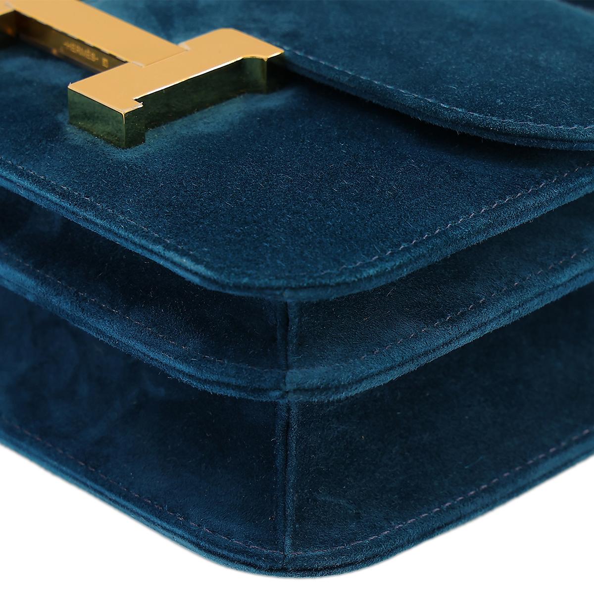 HERMÈS Constance Mini 19 shoulder bag in Blue Ocean Doblis suede with Gold hardware - 8