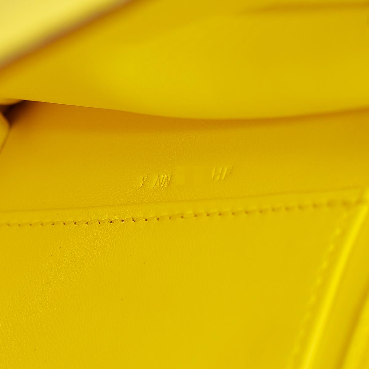 HERMÈS Ostrich Kelly Danse handbag in Jaune Citron with Gold hardware - 17