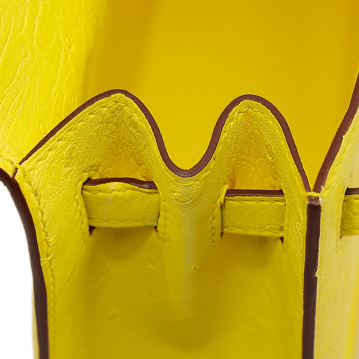 HERMÈS Ostrich Kelly Danse handbag in Jaune Citron with Gold hardware - 16