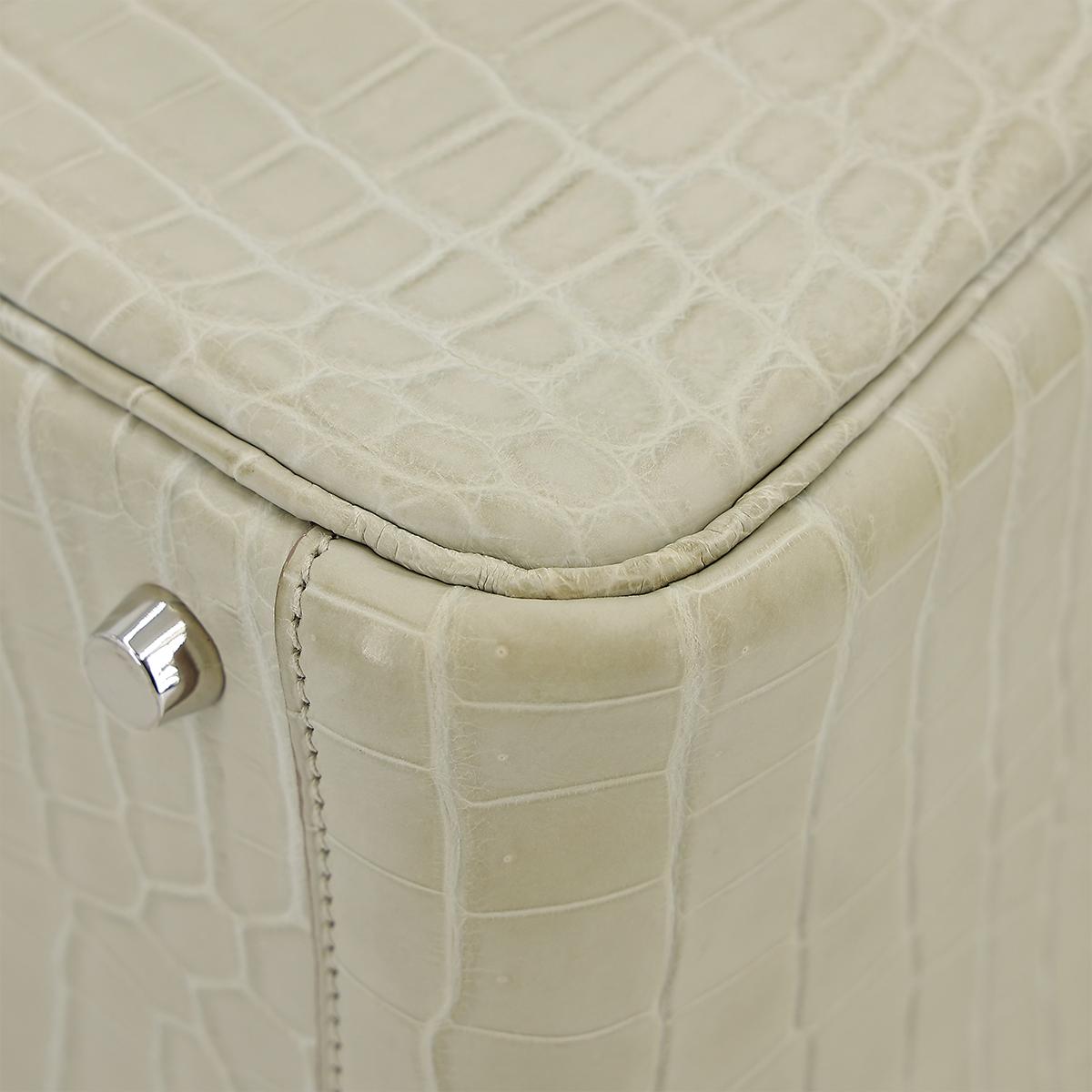 Very Good ( Rank A) HERMÈS Lindy 26 Beton (8L) Matte Niloticus Crocodile Palladium hardware X (2016) - 11