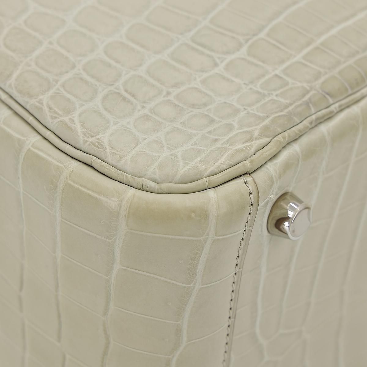 Very Good ( Rank A) HERMÈS Lindy 26 Beton (8L) Matte Niloticus Crocodile Palladium hardware X (2016) - 8