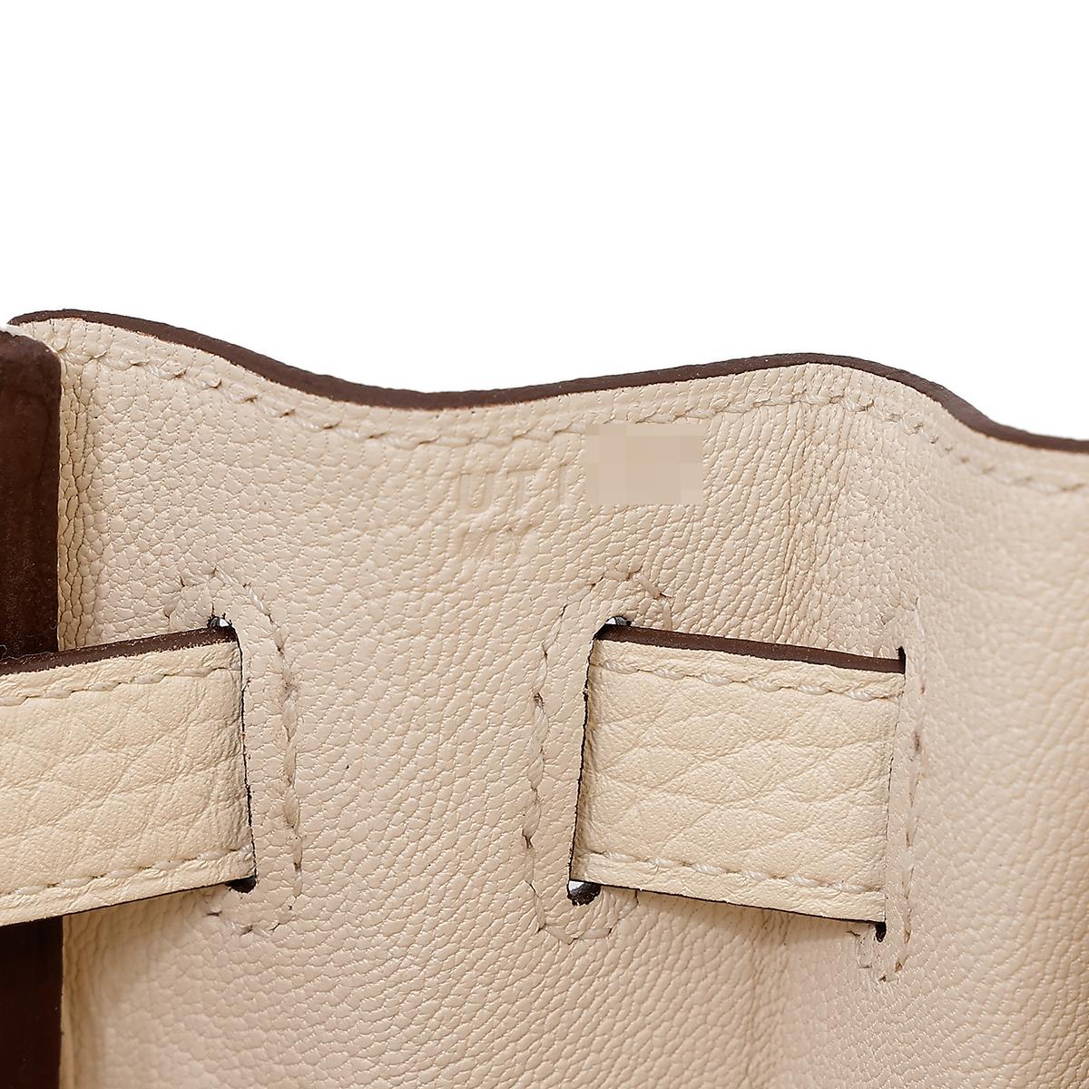 HERMÈS Kelly 28 handbag in Nata Clemence leather with Gold hardware - 18