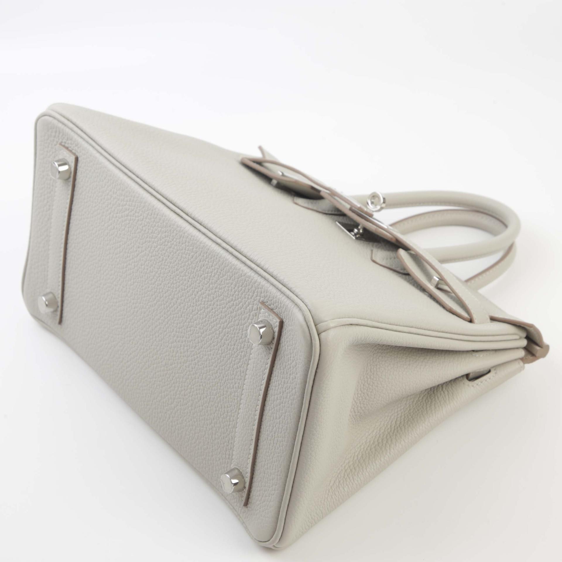 Excellent ( Rank SA ) HERMÈS Birkin 25 Verso Gris Perle (80) Nata (I2) Togo Palladium hardware U (2022) - 5