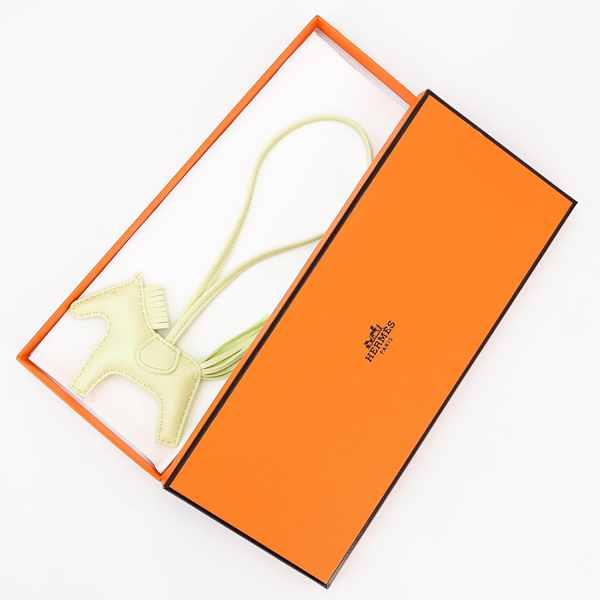 Brand New ( Rank N ) HERMÈS Rodeo PM Jaune milton (i8) Agneau W (2024) - 7