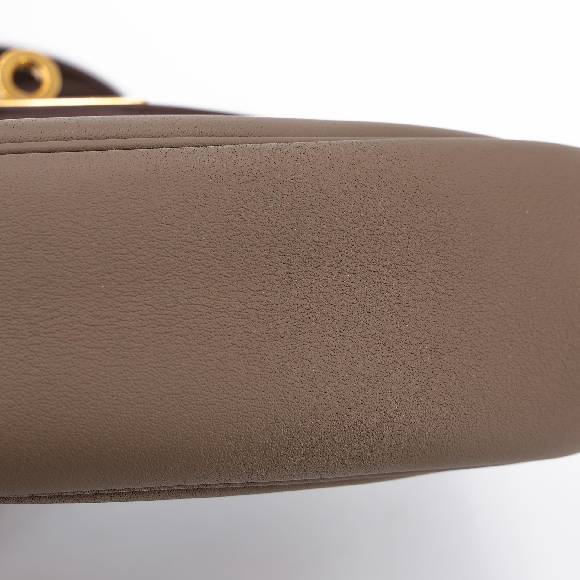 Very Good ( Rank A) HERMÈS Kelly Moove Etoupe (18) Swift Gold hardware B (2023) - 12