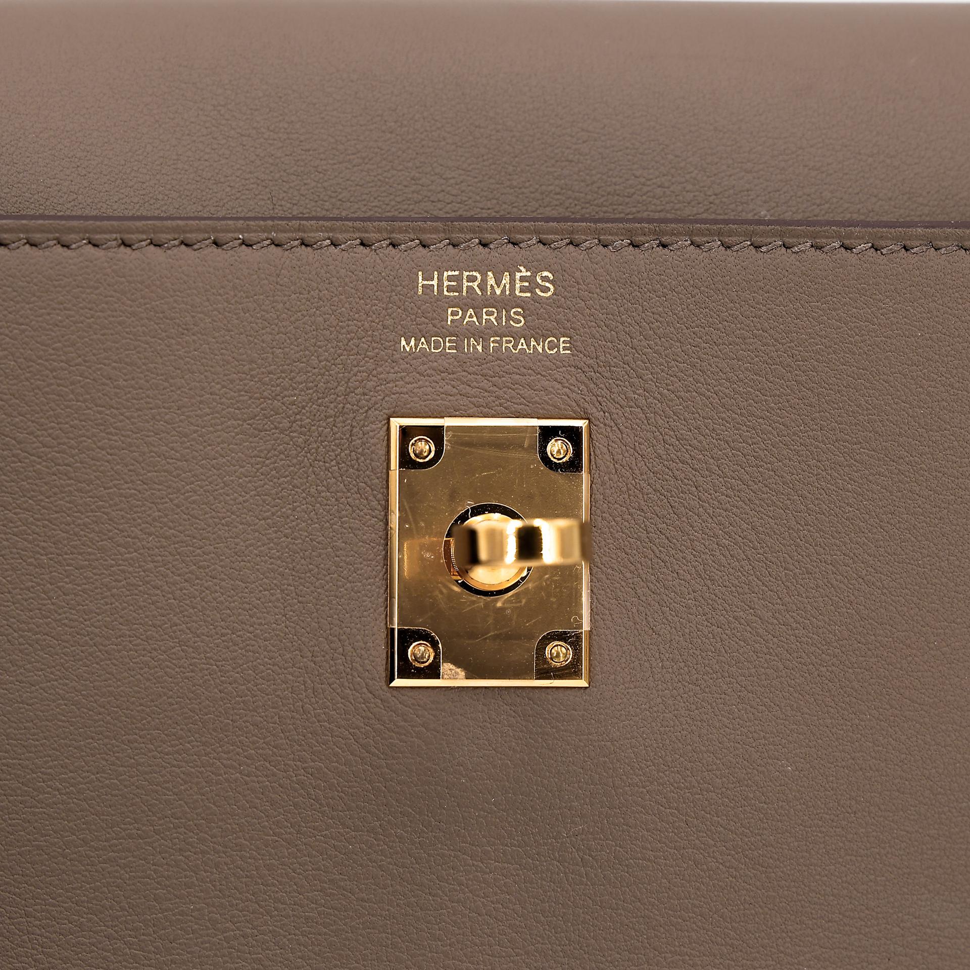 Very Good ( Rank A) HERMÈS Kelly Moove Etoupe (18) Swift Gold hardware B (2023) - 18