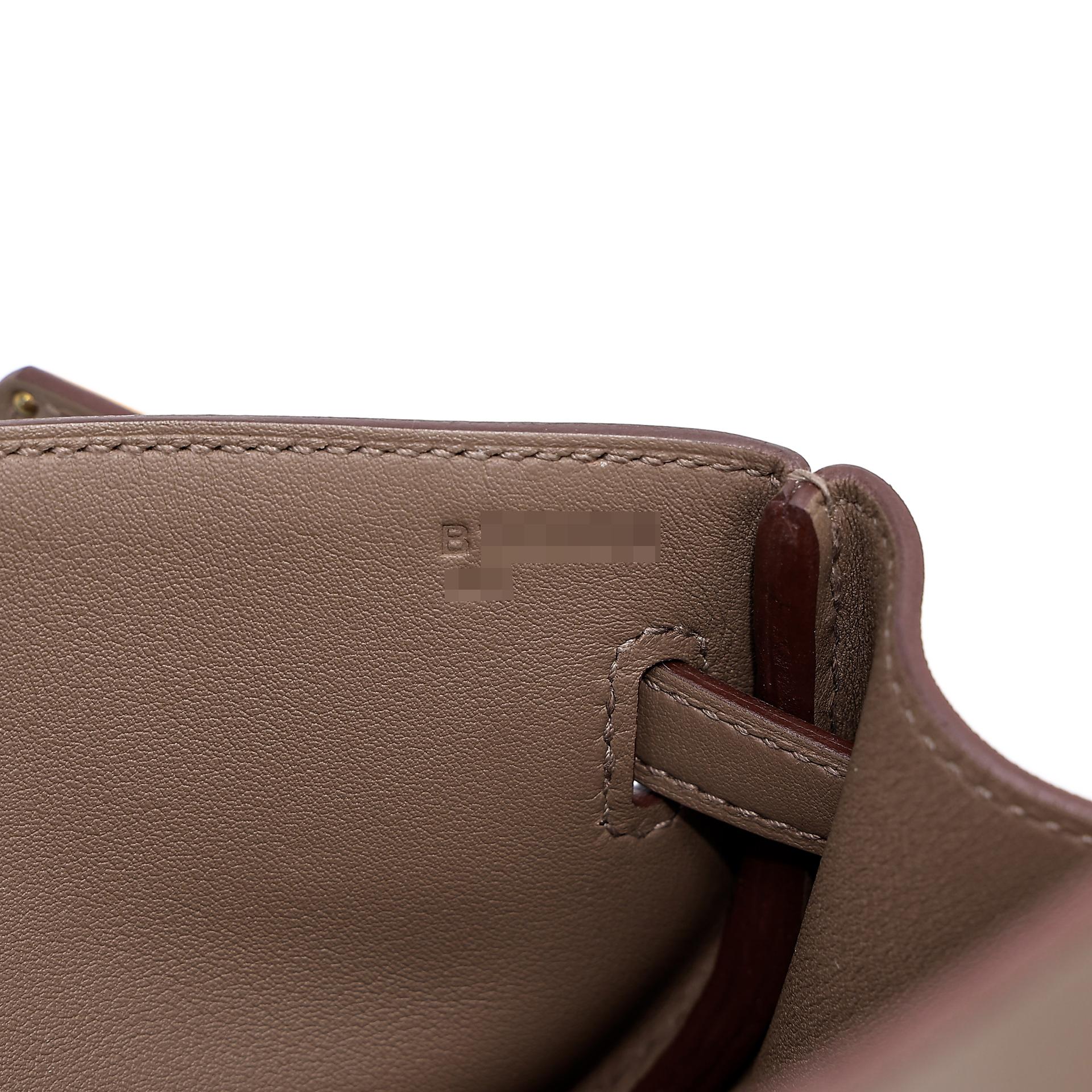 Very Good ( Rank A) HERMÈS Kelly Moove Etoupe (18) Swift Gold hardware B (2023) - 23