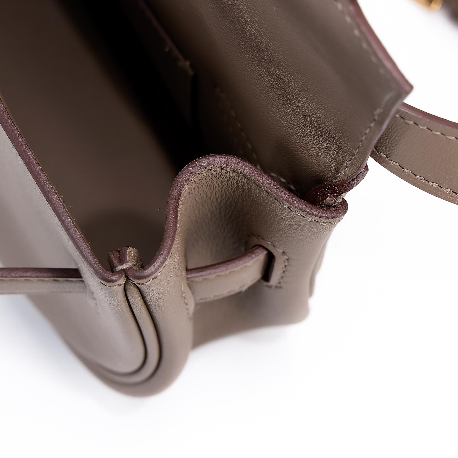 Very Good ( Rank A) HERMÈS Kelly Moove Etoupe (18) Swift Gold hardware B (2023) - 21