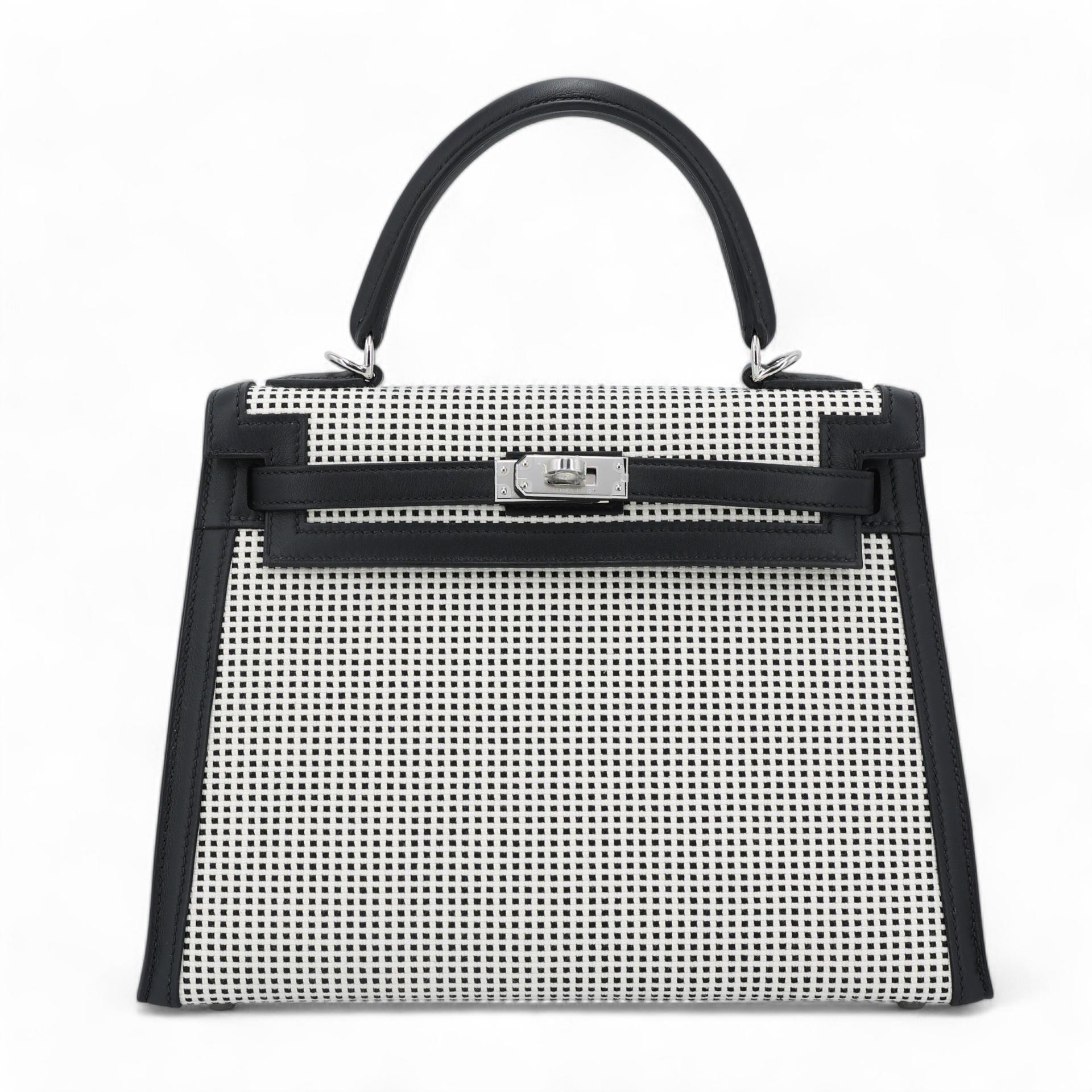 Unused ( Rank NS ) HERMÈS Limited Edition Kelly 25 Quadrille Sellier Ecru Black (89) White (01) Toile Quadrille Swift Palladium hardware U (2022) - 1