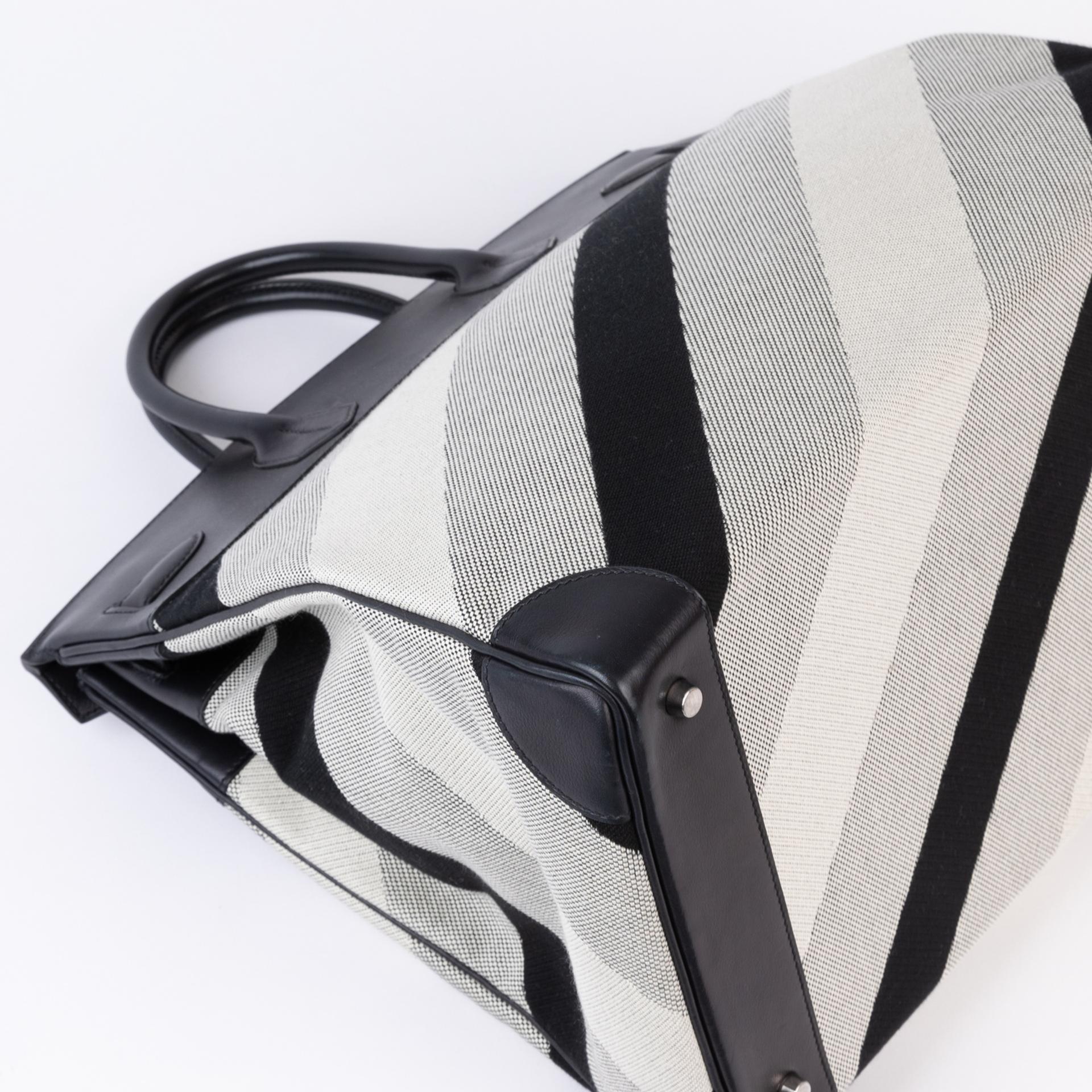 Very Good ( Rank A) HERMÈS Haut à Courroies HAC 40 Black (89) Canvas Evercolor Palladium hardware Y (2020) - 3