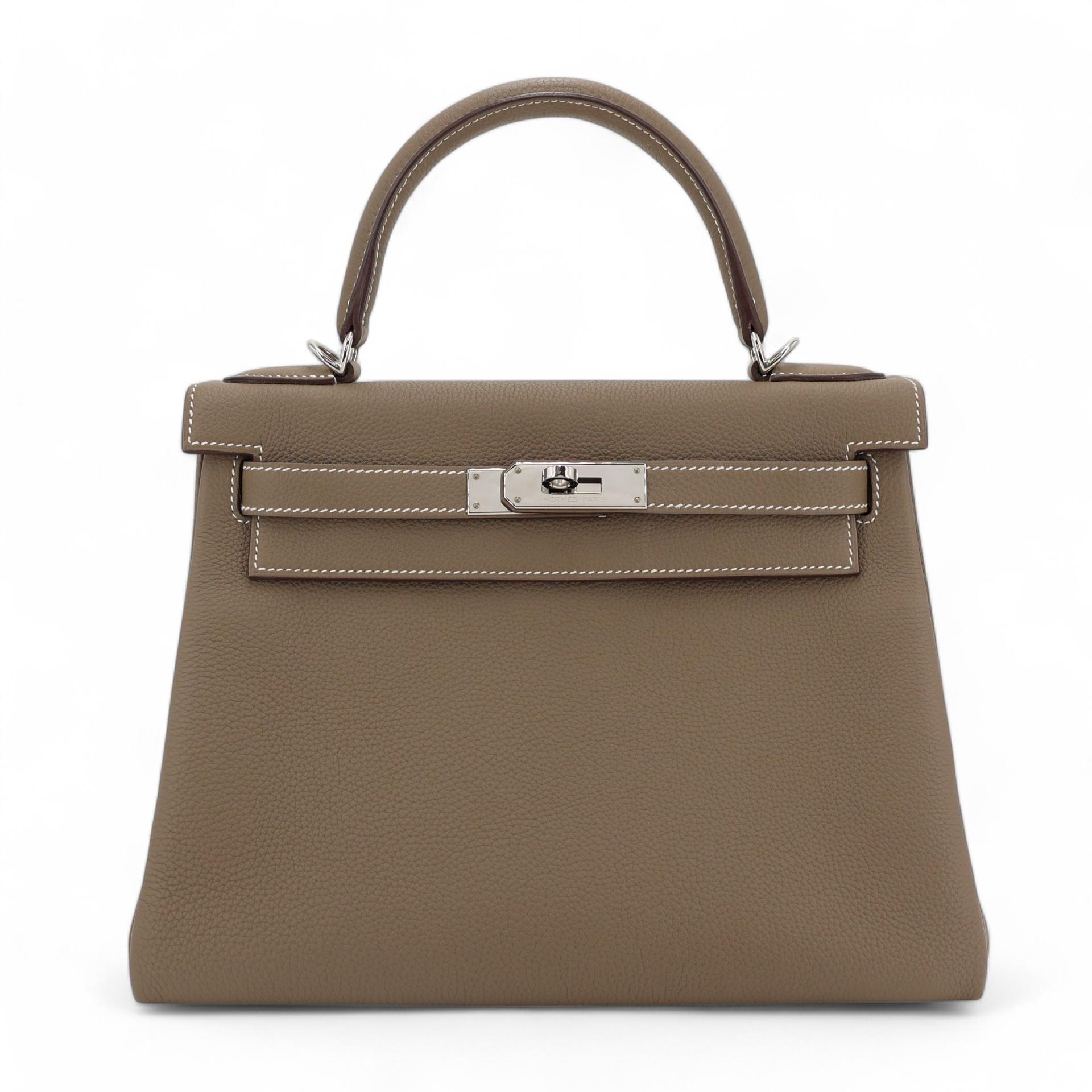 Excellent ( Rank SA ) HERMÈS Kelly 28 Etoupe (18) Togo Palladium hardware Y (2020) - 1
