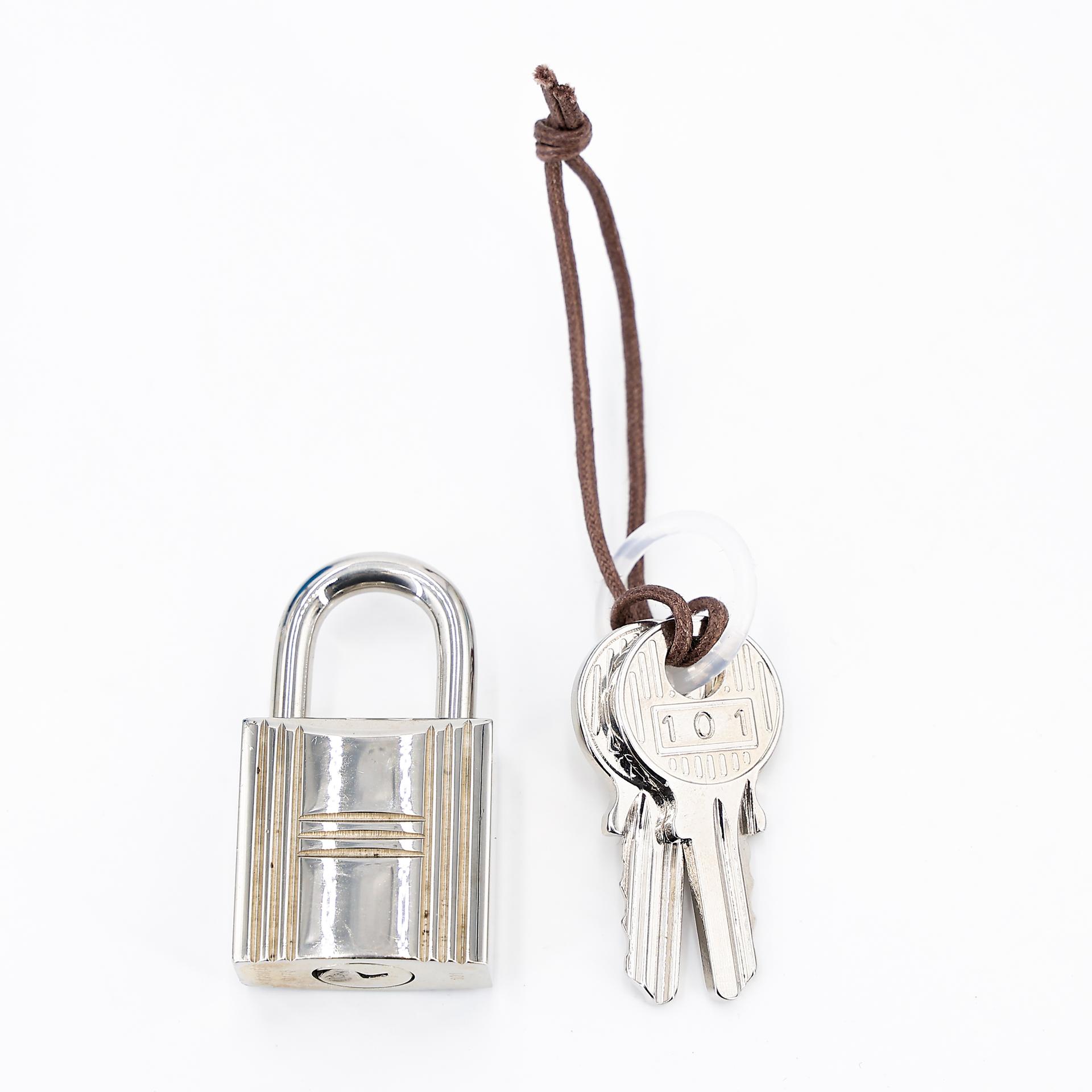 Very Good ( Rank A) HERMÈS Picotin Lock MM Bleu Zanzibar (B3) Clemence Palladium hardware X (2016) - 17
