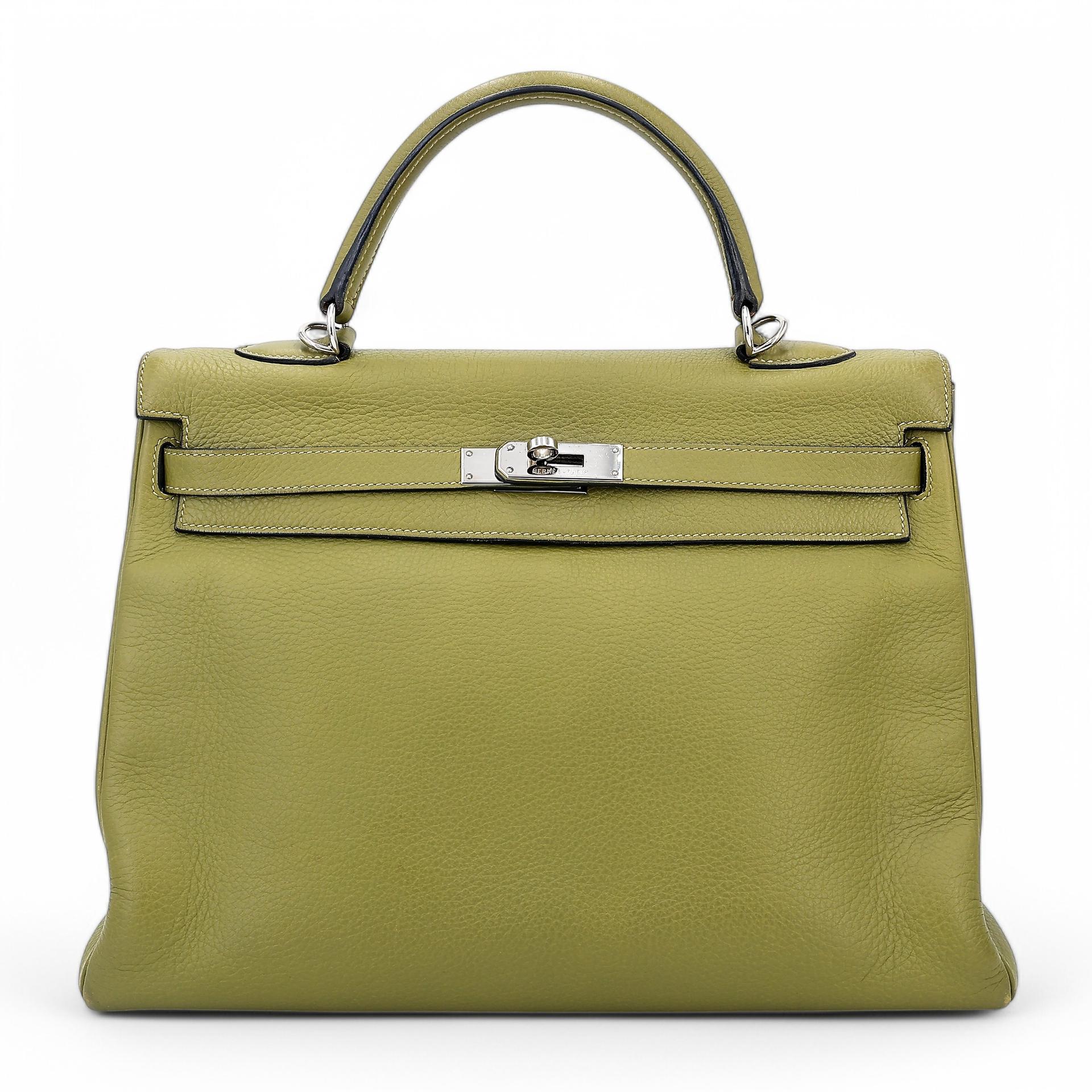 Good ( Rank AB) HERMÈS Kelly 35 Vert Anis (66) Clemence Palladium hardware Square J (2006) - 1