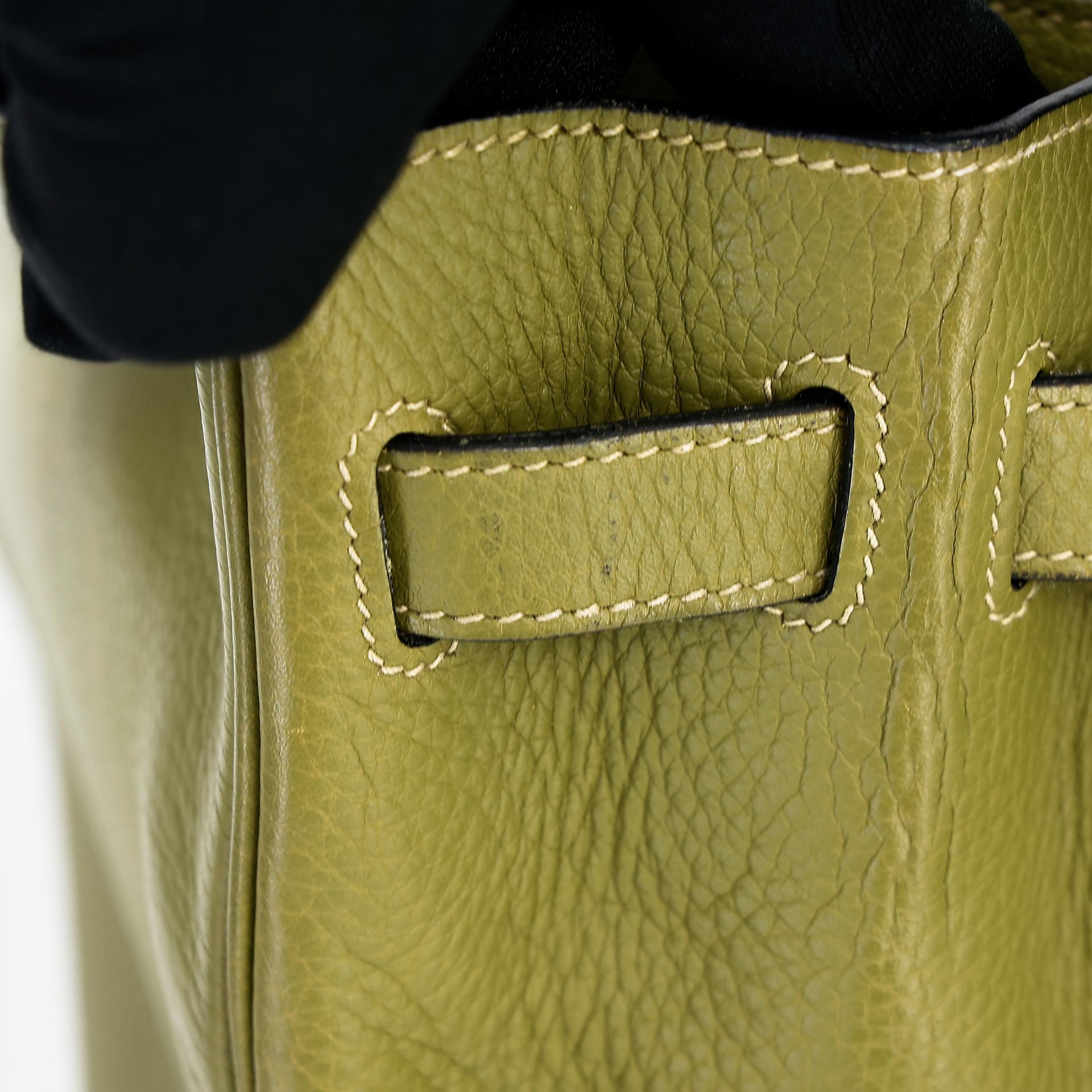 Good ( Rank AB) HERMÈS Kelly 35 Vert Anis (66) Clemence Palladium hardware Square J (2006) - 39