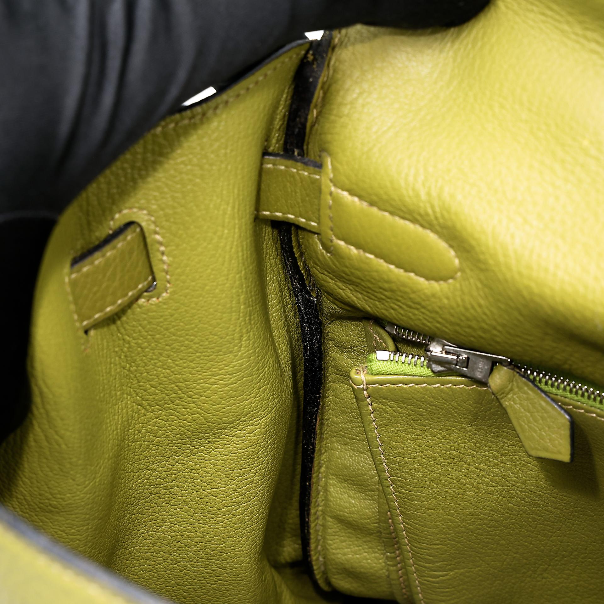 Good ( Rank AB) HERMÈS Kelly 35 Vert Anis (66) Clemence Palladium hardware Square J (2006) - 44
