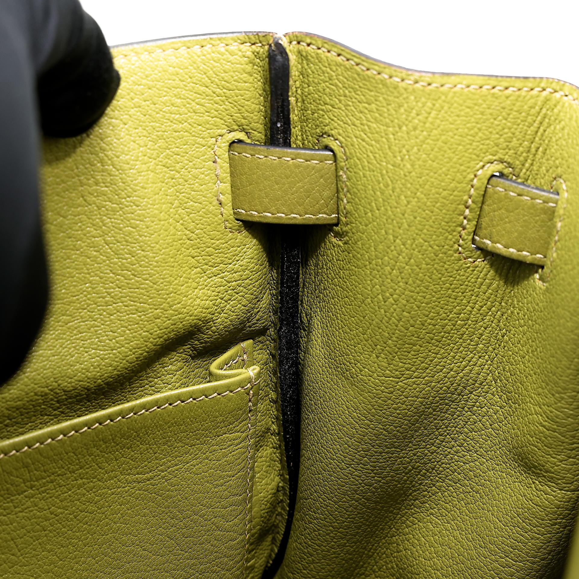 Good ( Rank AB) HERMÈS Kelly 35 Vert Anis (66) Clemence Palladium hardware Square J (2006) - 45