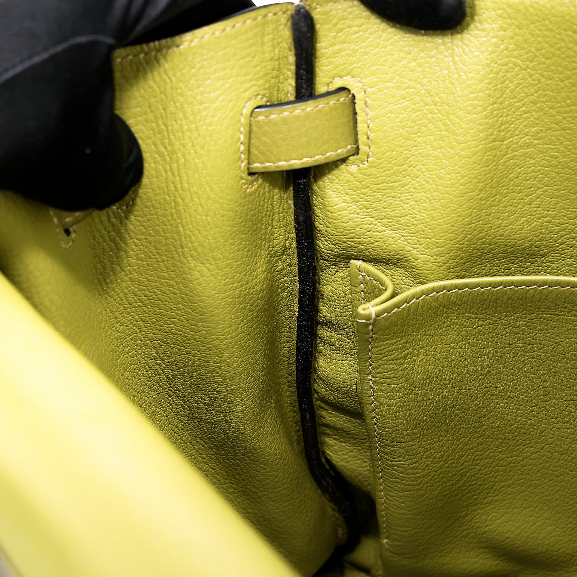 Good ( Rank AB) HERMÈS Kelly 35 Vert Anis (66) Clemence Palladium hardware Square J (2006) - 46