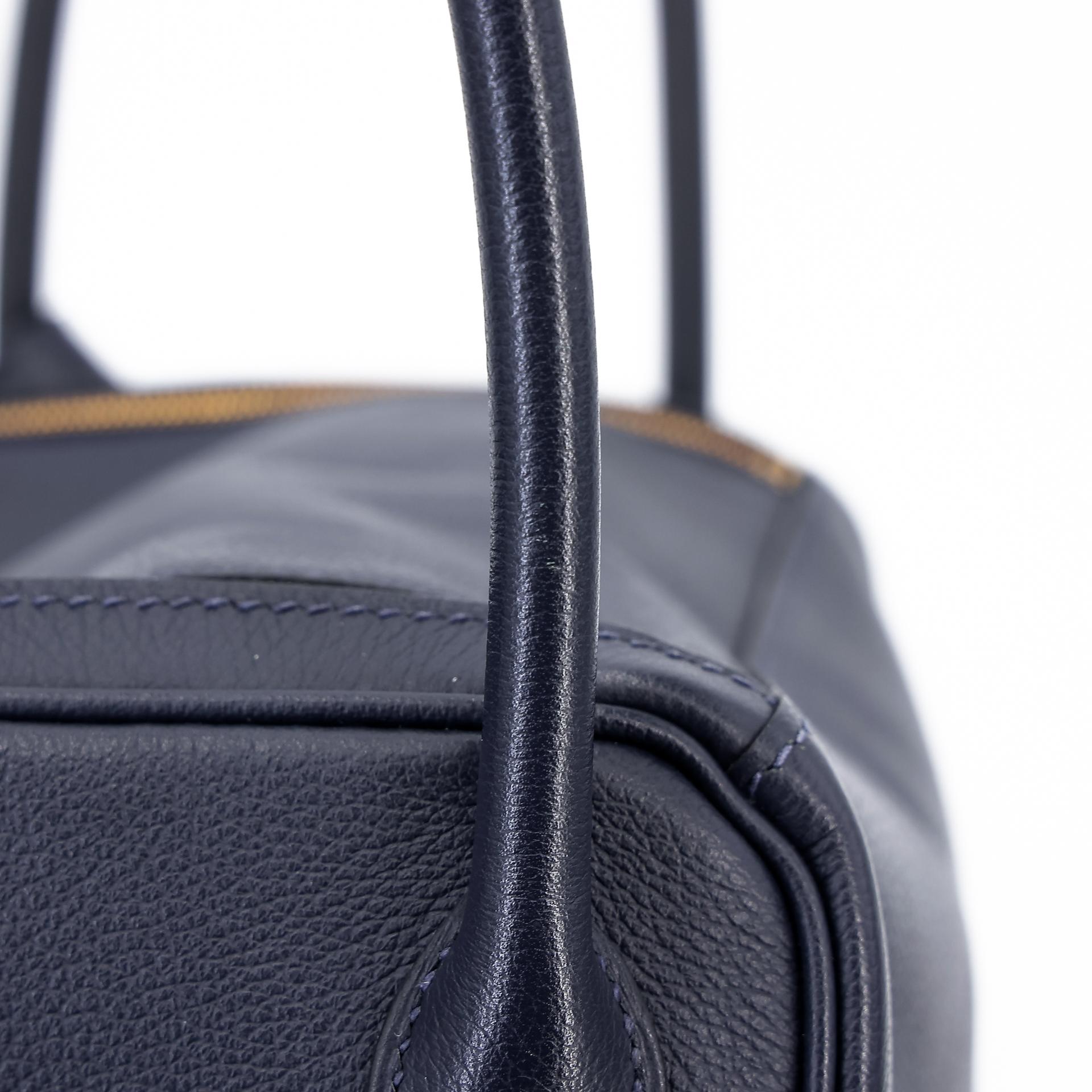 Very Good ( Rank A) HERMÈS Lindy 26 Bleu Nuit (2Z) Evercolor Gold hardware U (2022) - 4