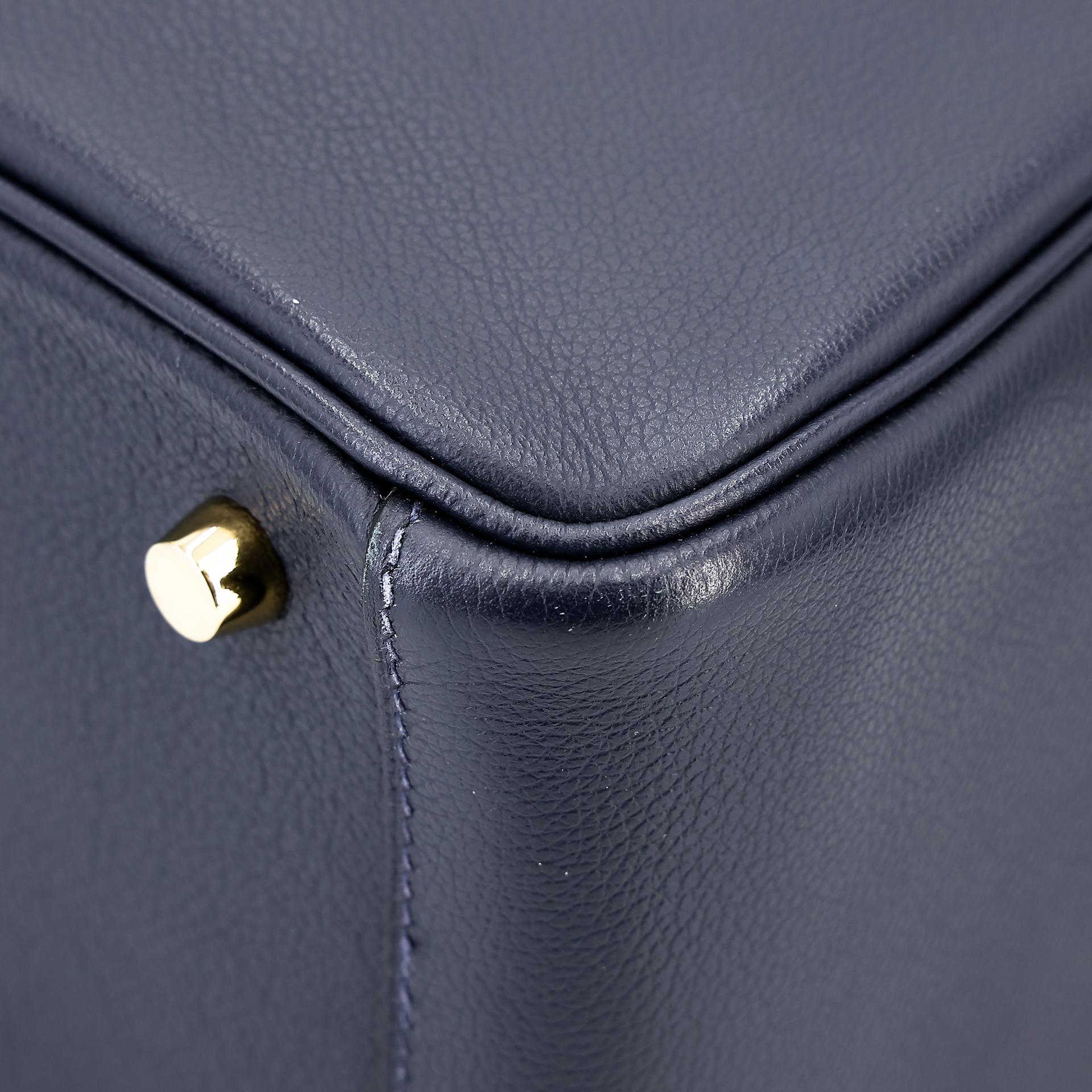 Very Good ( Rank A) HERMÈS Lindy 26 Bleu Nuit (2Z) Evercolor Gold hardware U (2022) - 13