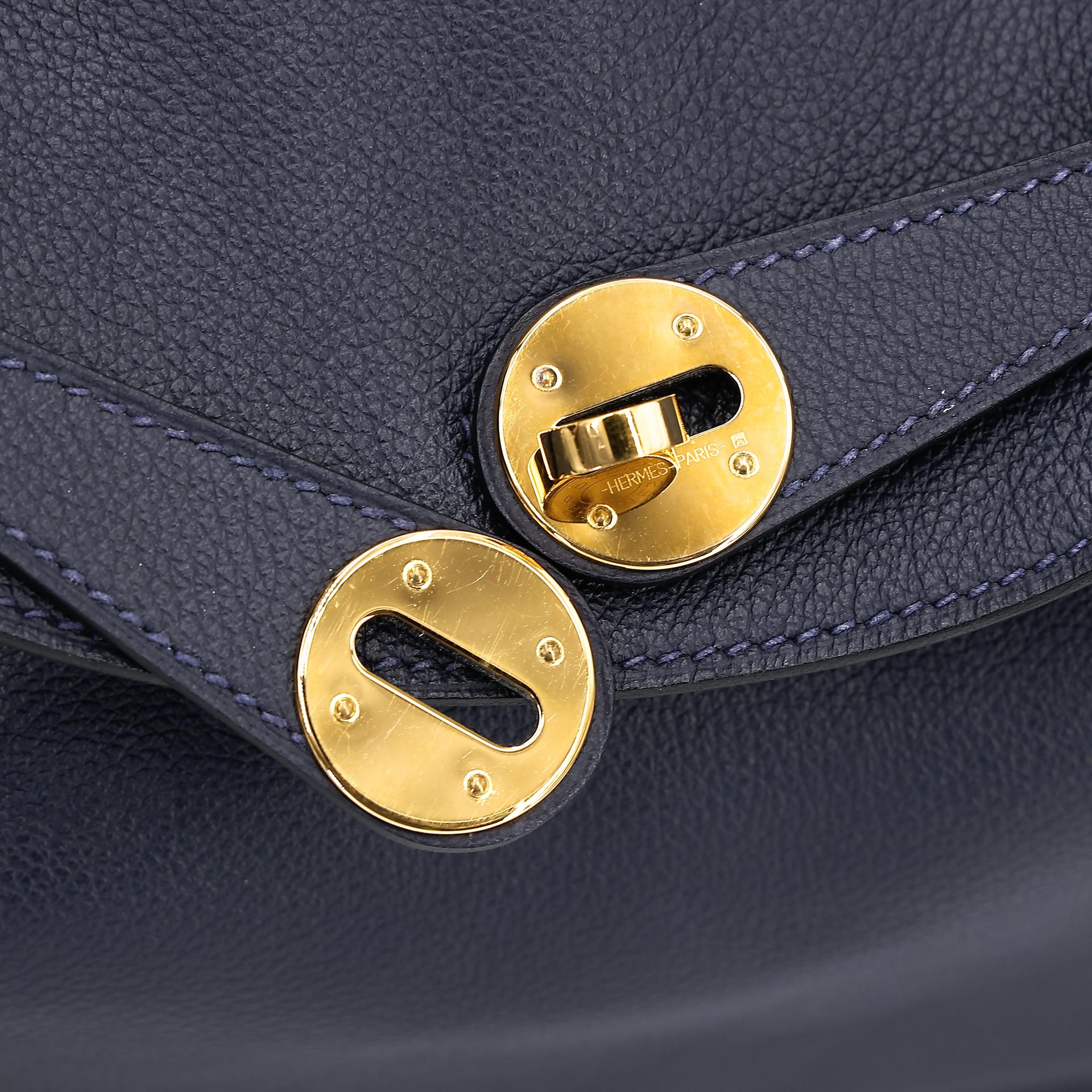 Very Good ( Rank A) HERMÈS Lindy 26 Bleu Nuit (2Z) Evercolor Gold hardware U (2022) - 18