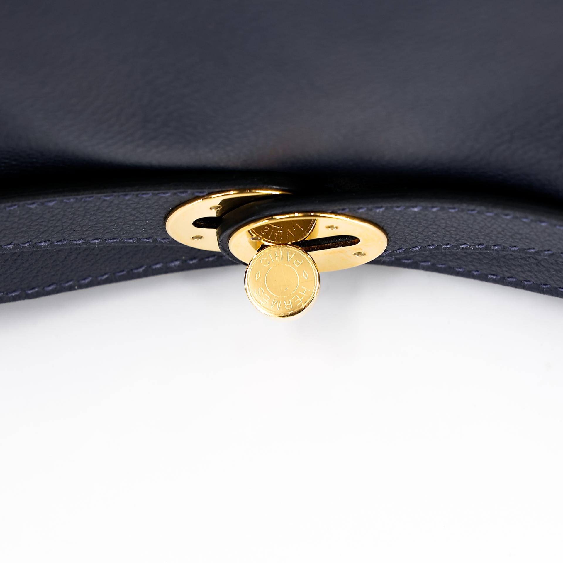 Very Good ( Rank A) HERMÈS Lindy 26 Bleu Nuit (2Z) Evercolor Gold hardware U (2022) - 19