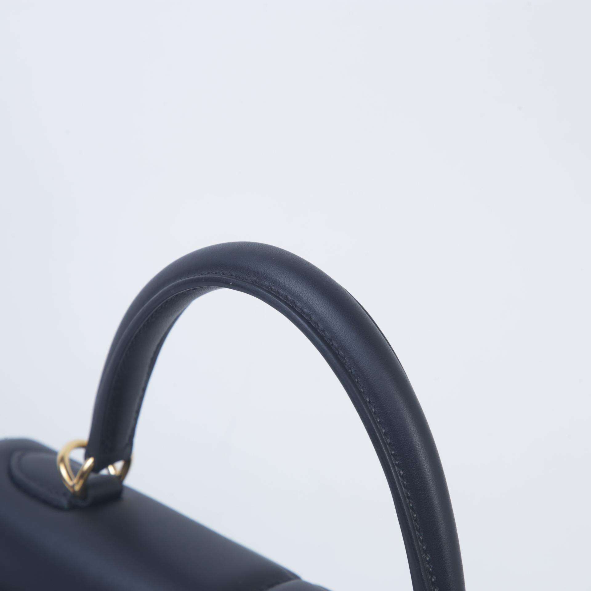 Excellent ( Rank SA ) HERMÈS Limited Edition Kelly 25 Padded Sellier Black (89) Swift Gold hardware U (2022) - 3