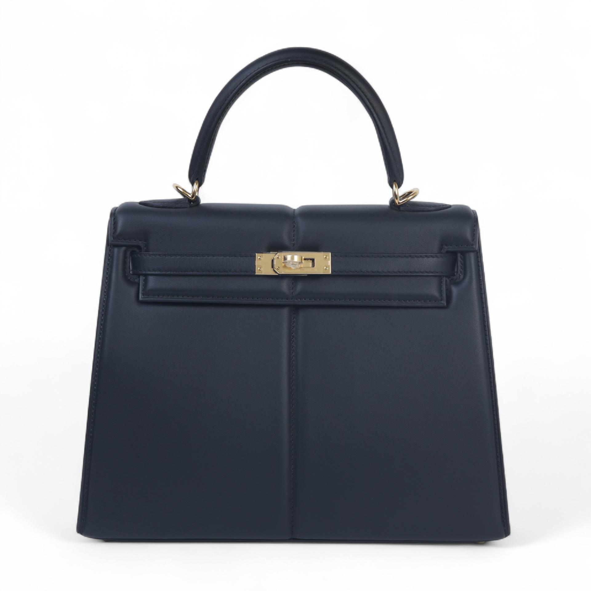 Excellent ( Rank SA ) HERMÈS Limited Edition Kelly 25 Padded Sellier Black (89) Swift Gold hardware U (2022) - 1