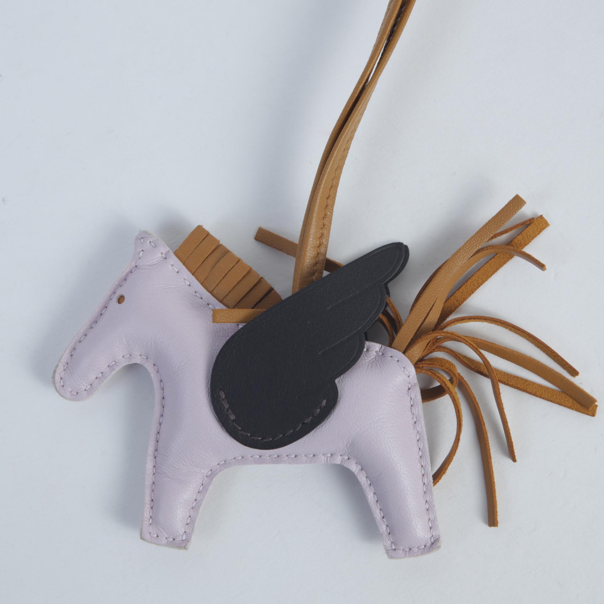 Very Good ( Rank A) HERMÈS Rodeo Pegase PM Mauve Pale (09) Agneau U (2022) - 4