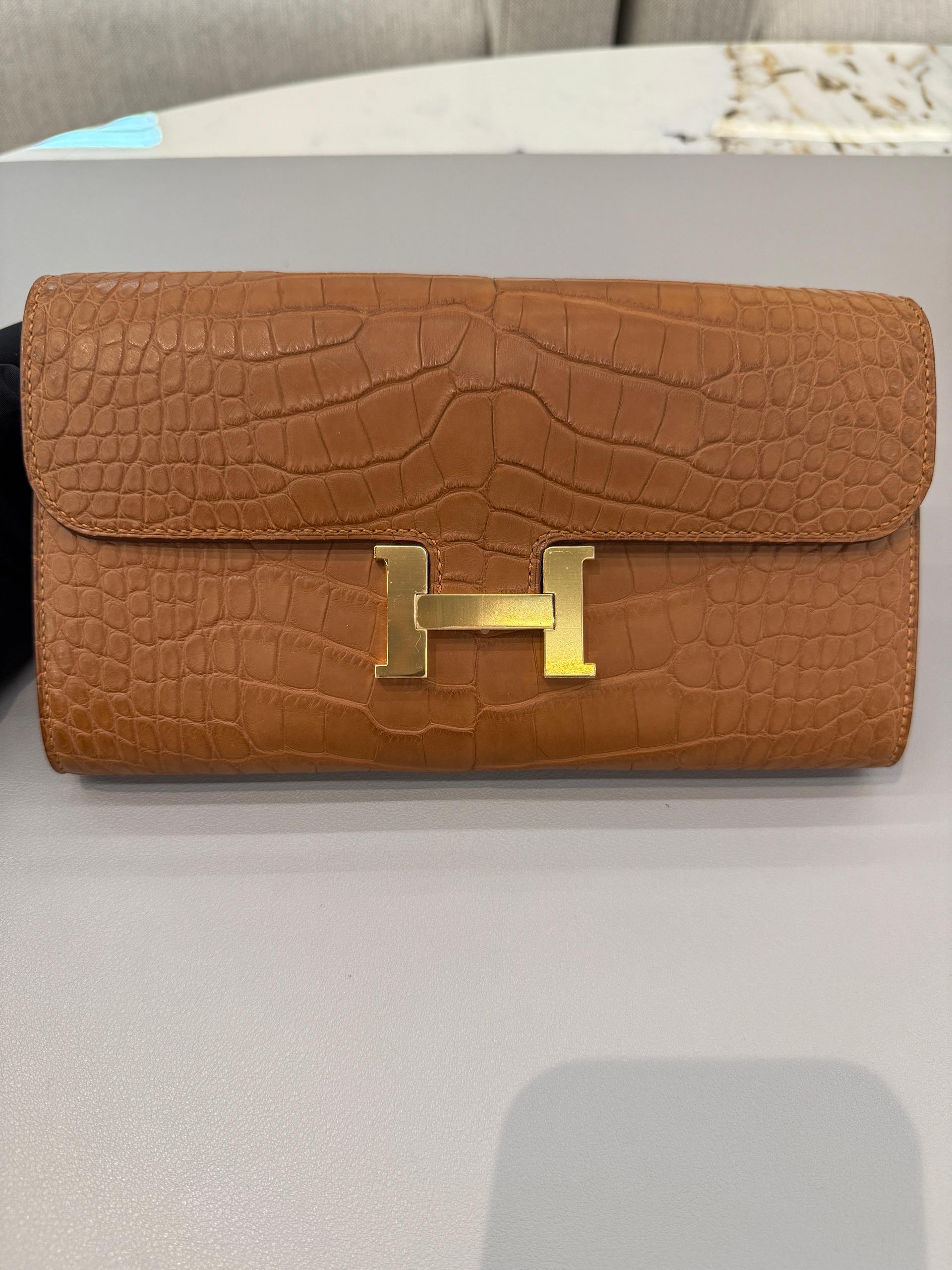 Unused ( Rank NS ) HERMÈS Constance To Go Gold (37) Matte Alligator Gold hardware Z (2021) - 22