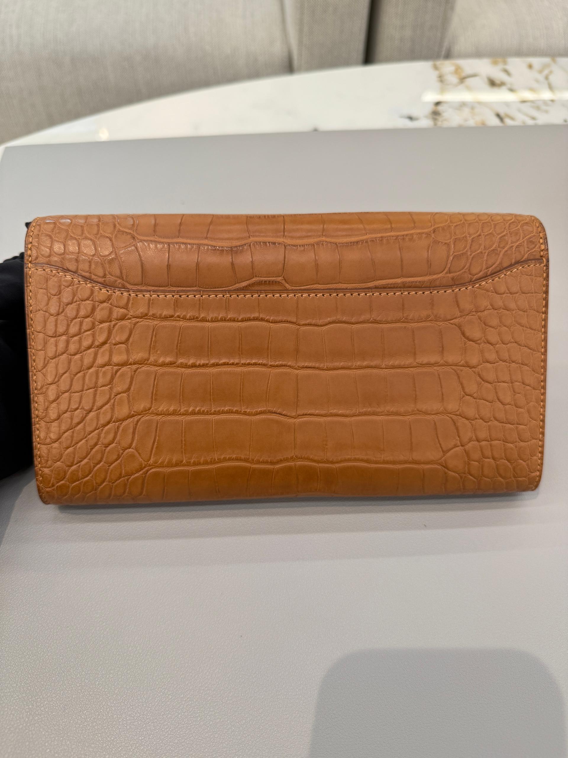 Unused ( Rank NS ) HERMÈS Constance To Go Gold (37) Matte Alligator Gold hardware Z (2021) - 23