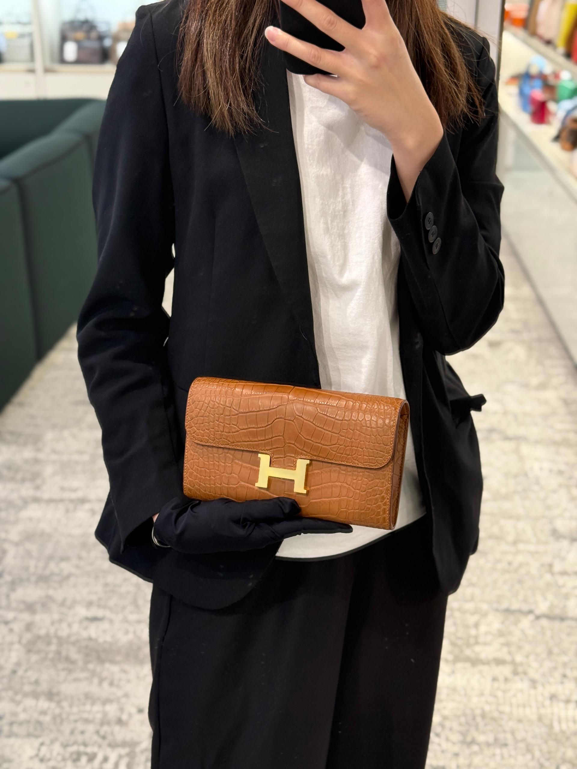 Unused ( Rank NS ) HERMÈS Constance To Go Gold (37) Matte Alligator Gold hardware Z (2021) - 3