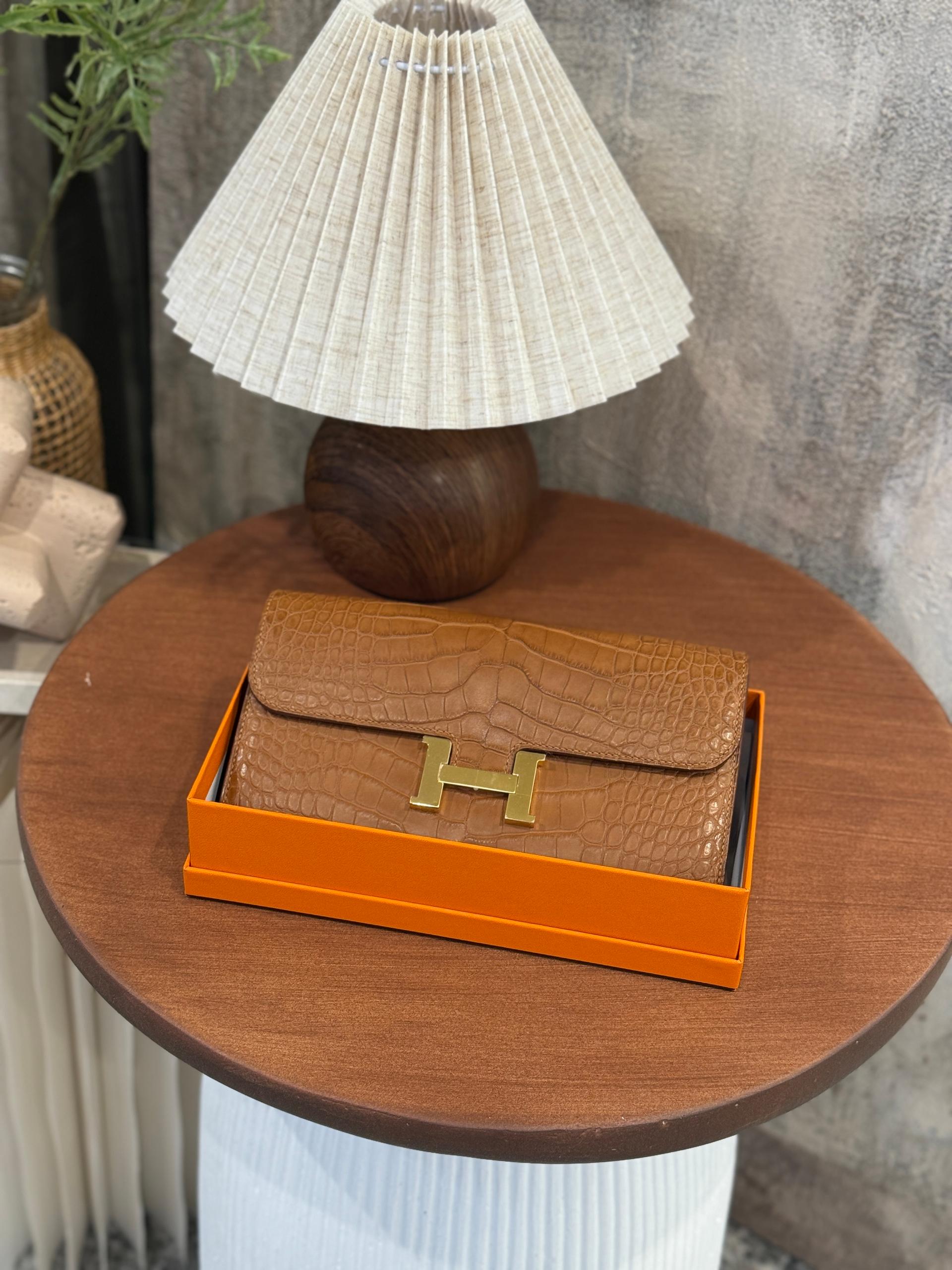 Unused ( Rank NS ) HERMÈS Constance To Go Gold (37) Matte Alligator Gold hardware Z (2021) - 4