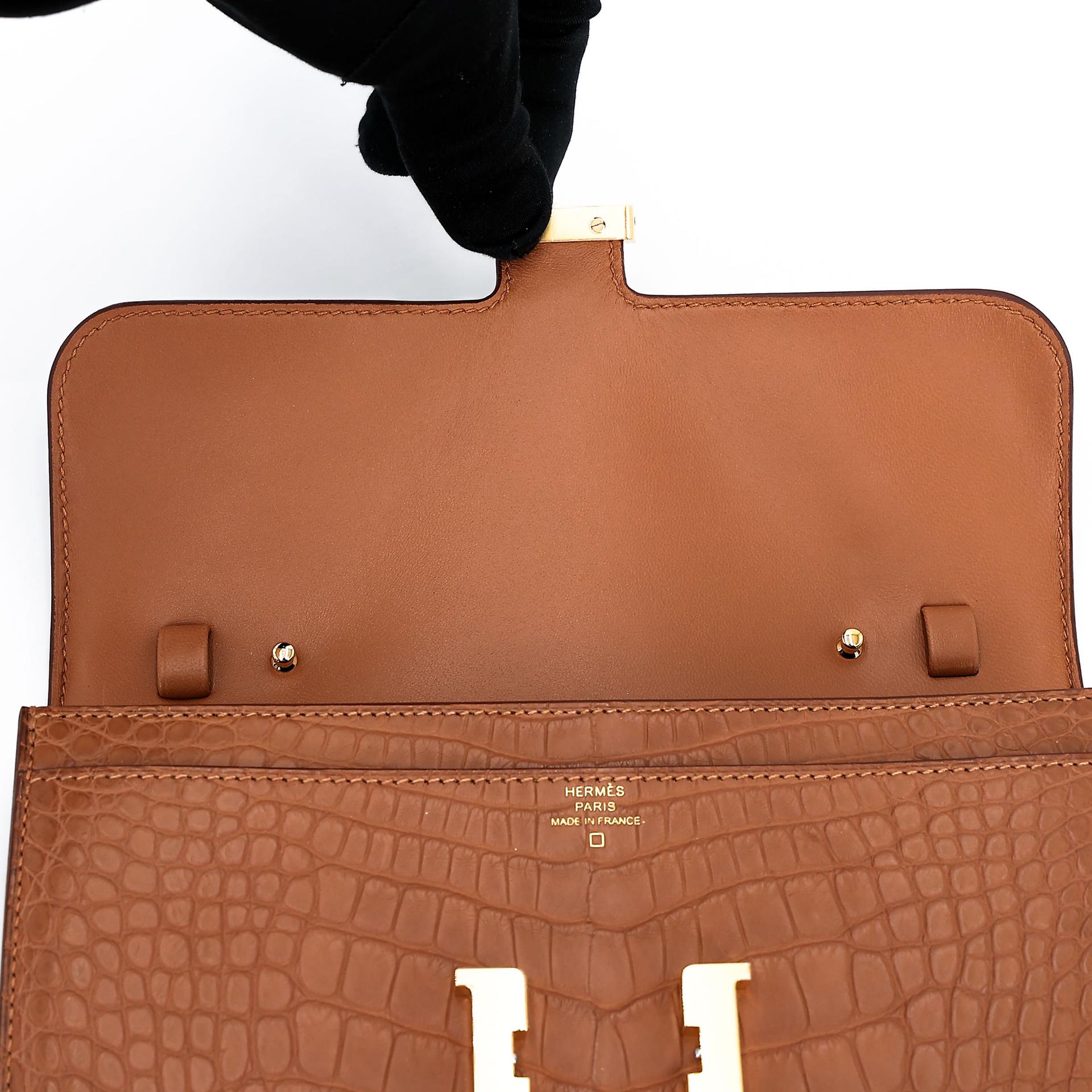 Unused ( Rank NS ) HERMÈS Constance To Go Gold (37) Matte Alligator Gold hardware Z (2021) - 11