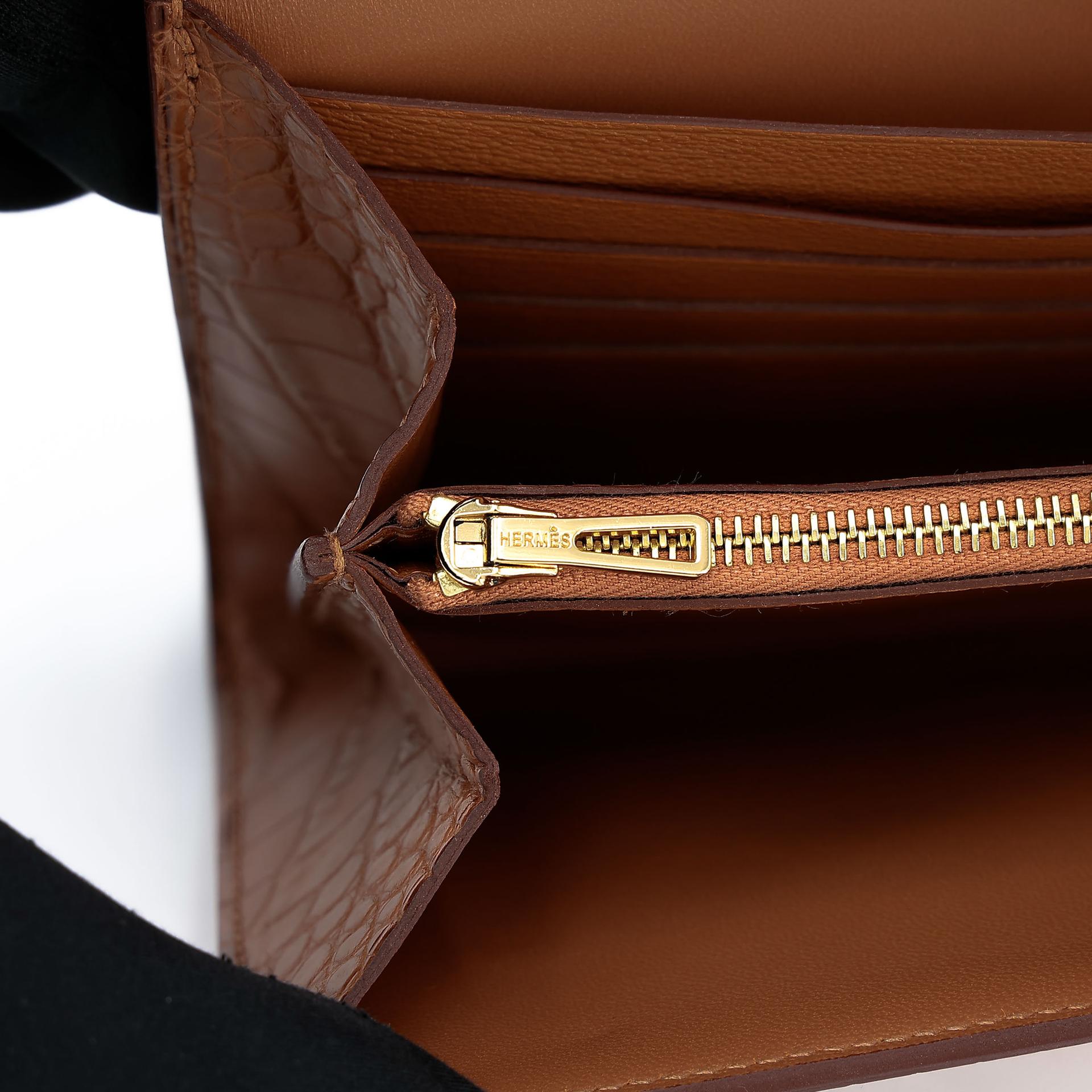 Unused ( Rank NS ) HERMÈS Constance To Go Gold (37) Matte Alligator Gold hardware Z (2021) - 16