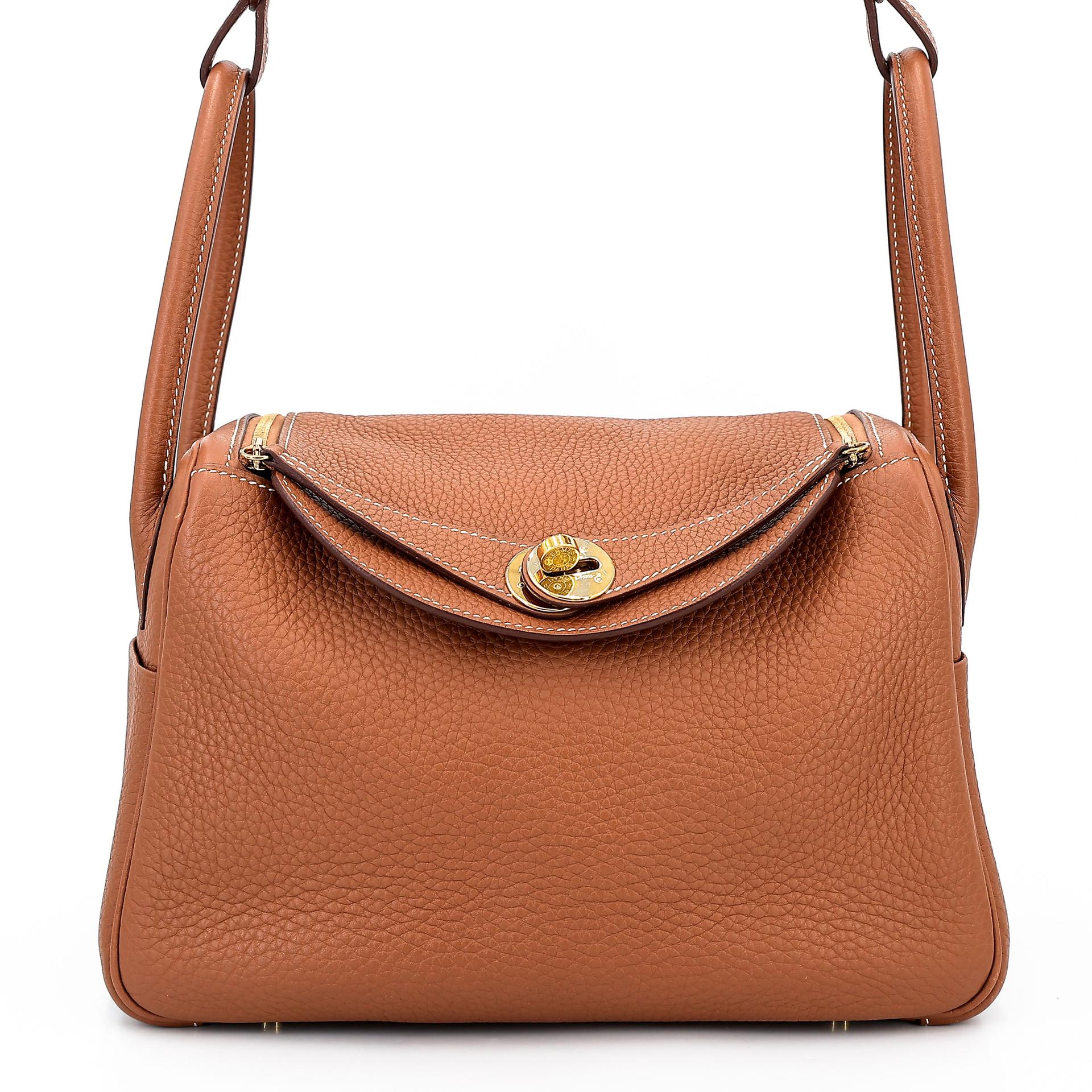 Very Good ( Rank A) HERMÈS Lindy 26 Gold (37) Clemence Gold hardware Y (2020) - 1