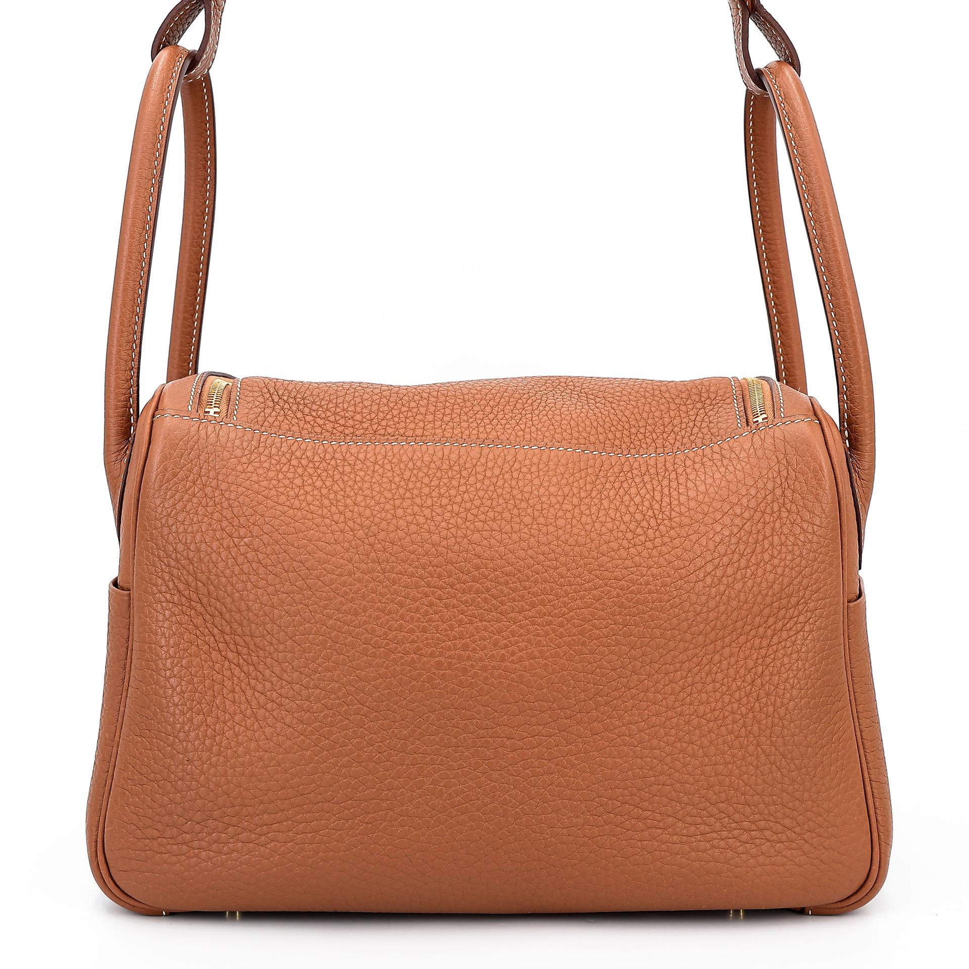 Very Good ( Rank A) HERMÈS Lindy 26 Gold (37) Clemence Gold hardware Y (2020) - 2