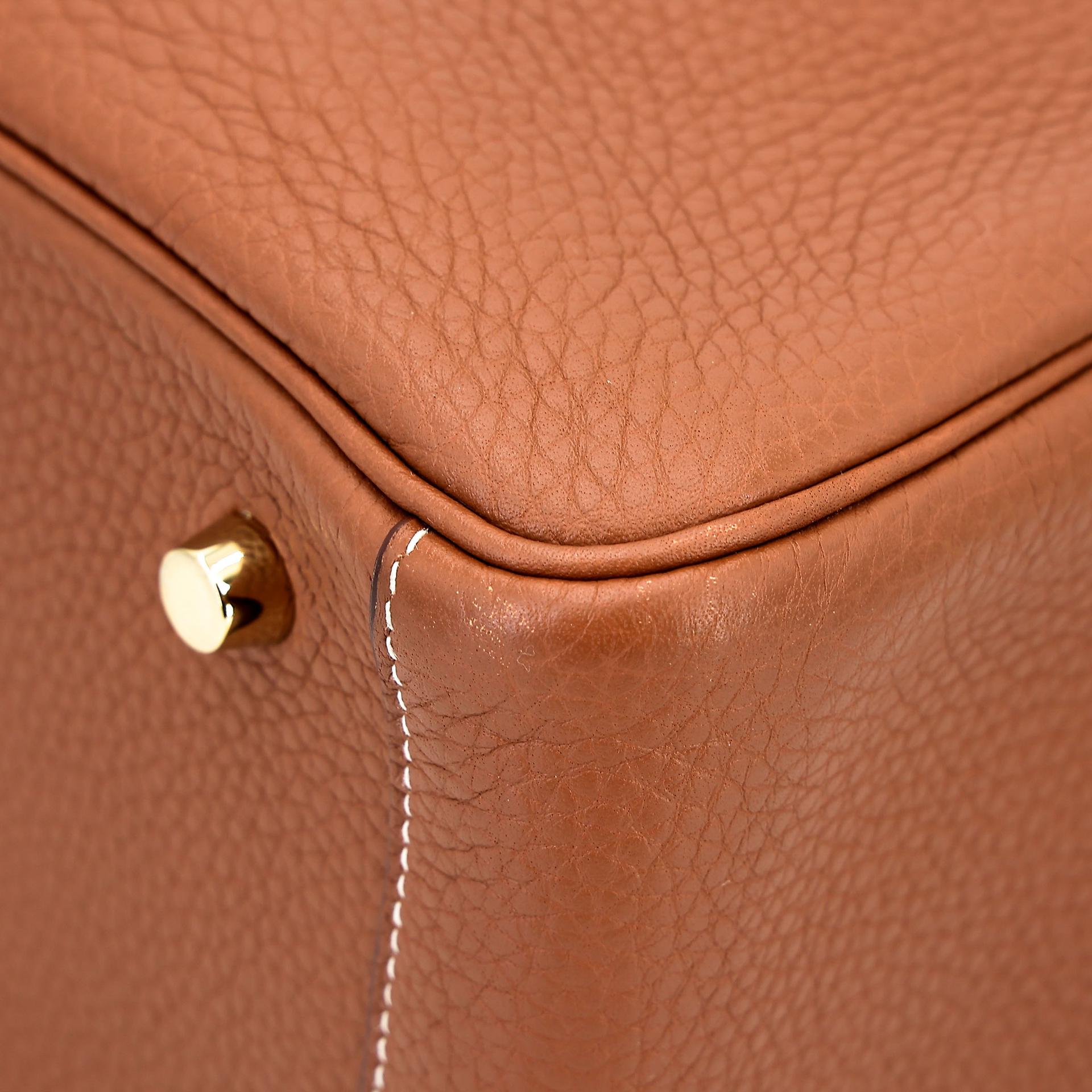 Very Good ( Rank A) HERMÈS Lindy 26 Gold (37) Clemence Gold hardware Y (2020) - 11