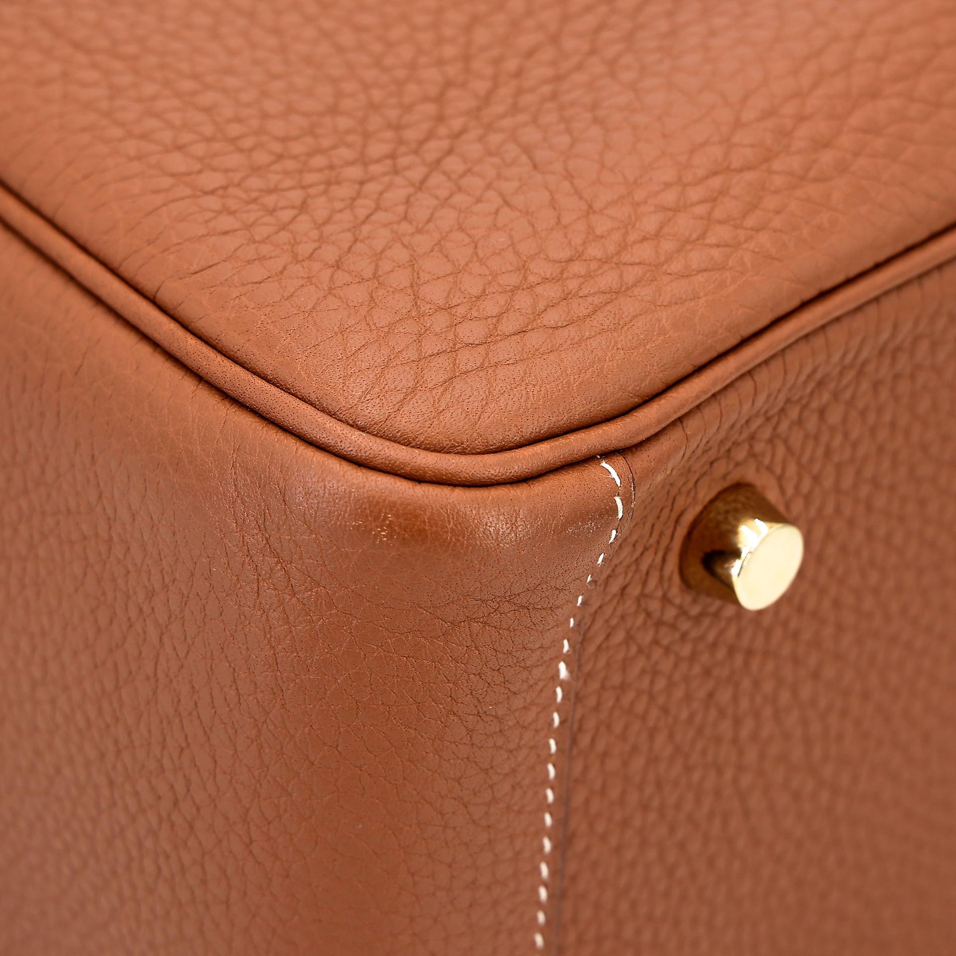 Very Good ( Rank A) HERMÈS Lindy 26 Gold (37) Clemence Gold hardware Y (2020) - 12
