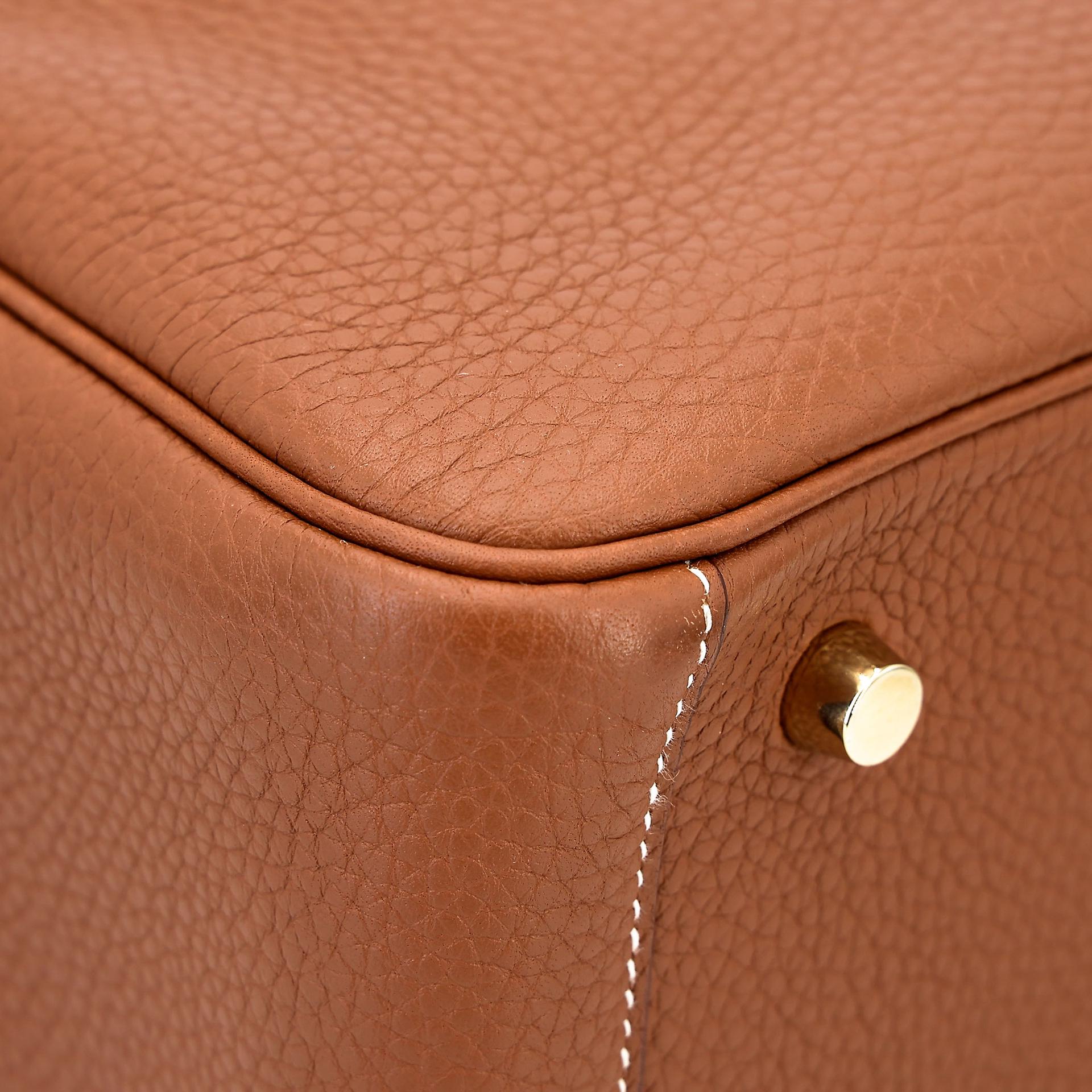 Very Good ( Rank A) HERMÈS Lindy 26 Gold (37) Clemence Gold hardware Y (2020) - 14