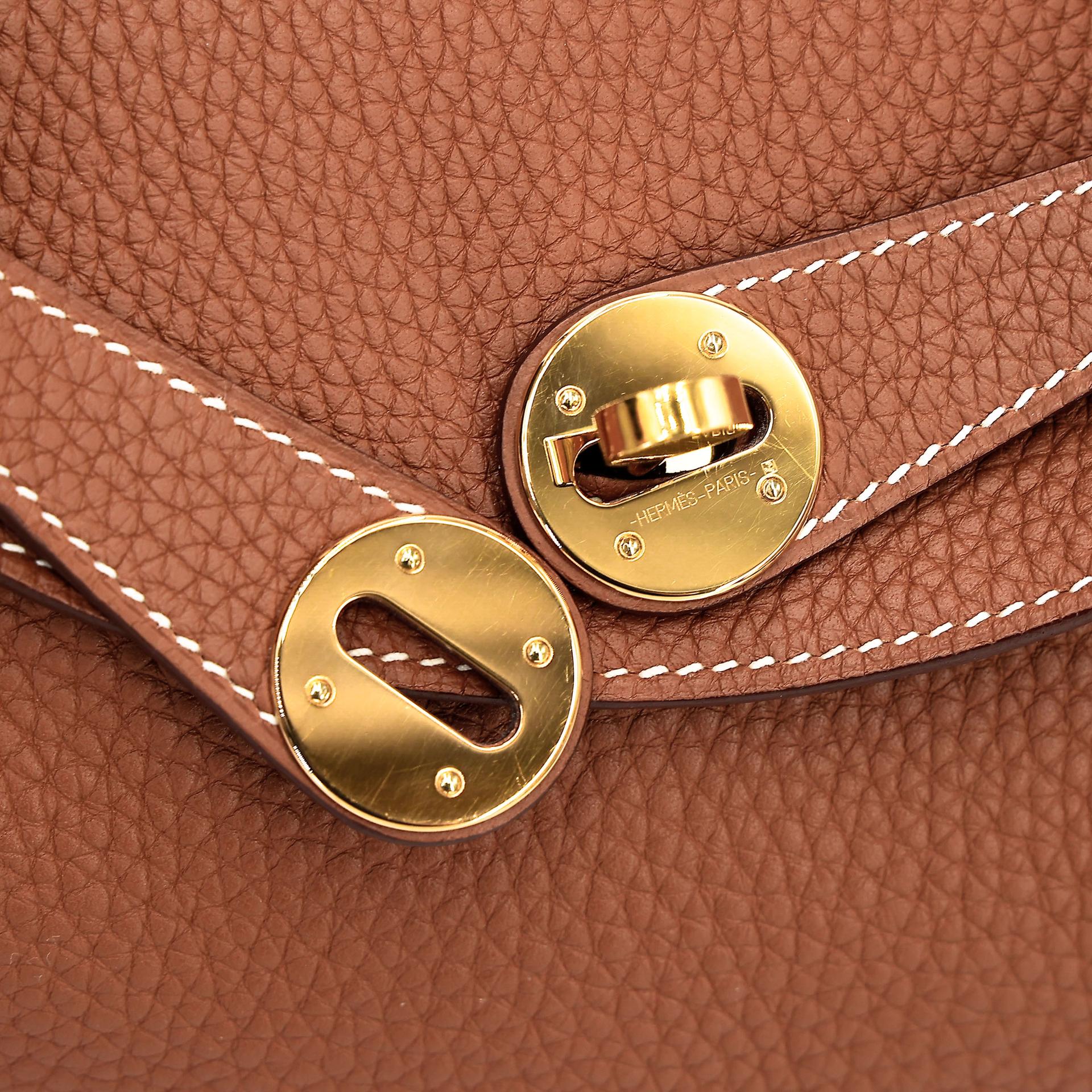Very Good ( Rank A) HERMÈS Lindy 26 Gold (37) Clemence Gold hardware Y (2020) - 15