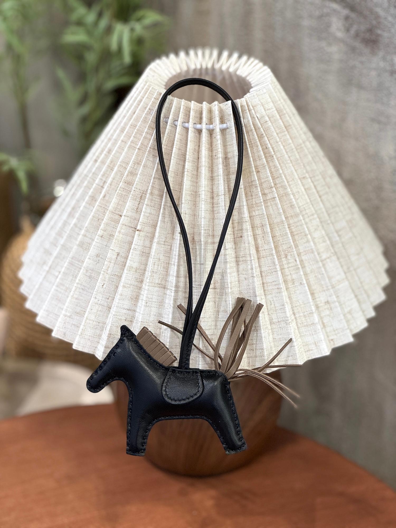 Brand New ( Rank N ) HERMÈS Rodeo PM Etoupe (18) Noir (89) Agneau W (2024) - 3