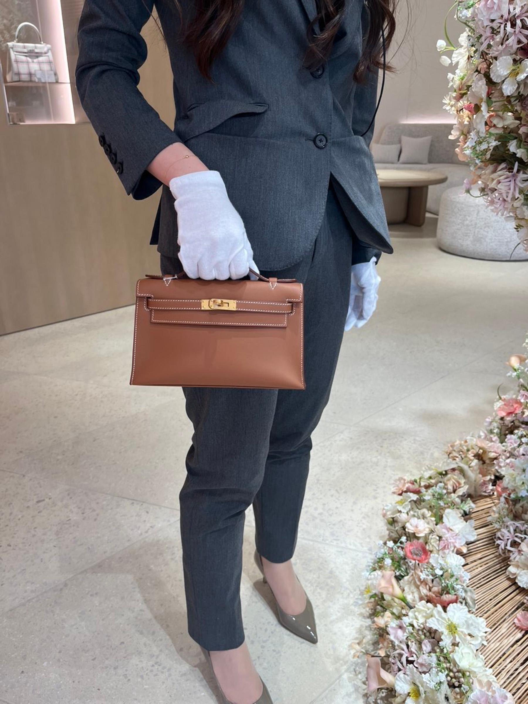 Unused ( Rank NS ) HERMÈS Kelly Pochette Gold (37) Swift Gold hardware B (2023) - 13